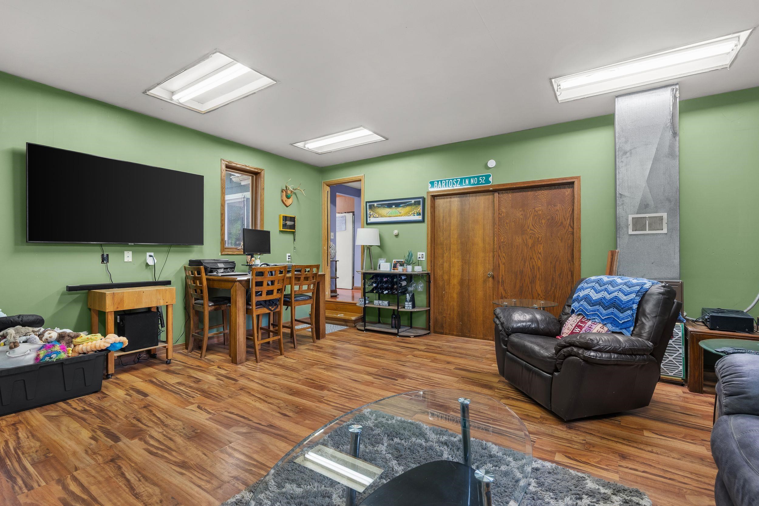 1708 THELEN Avenue