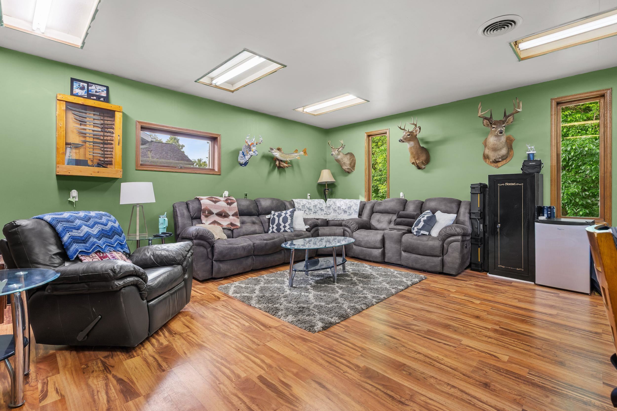 1708 THELEN Avenue