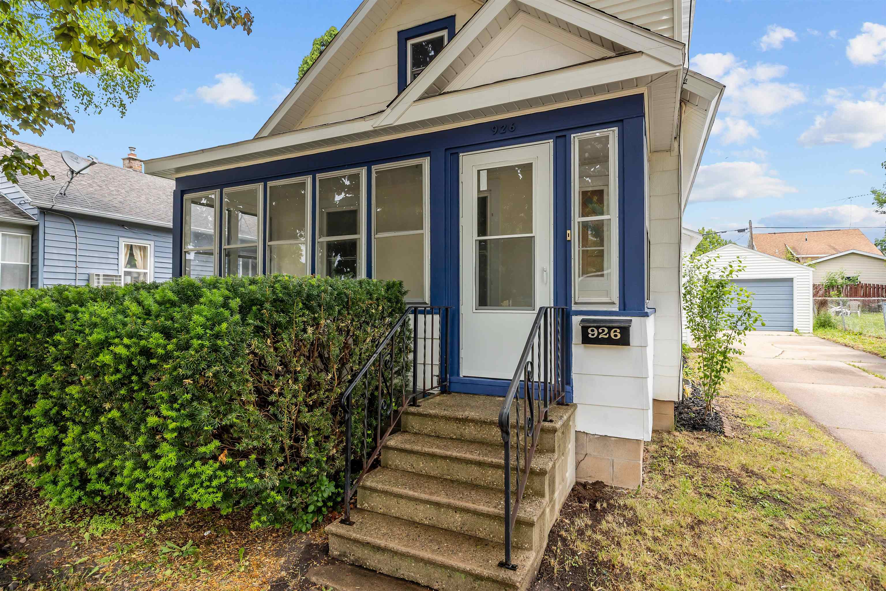 926 DOVE Street