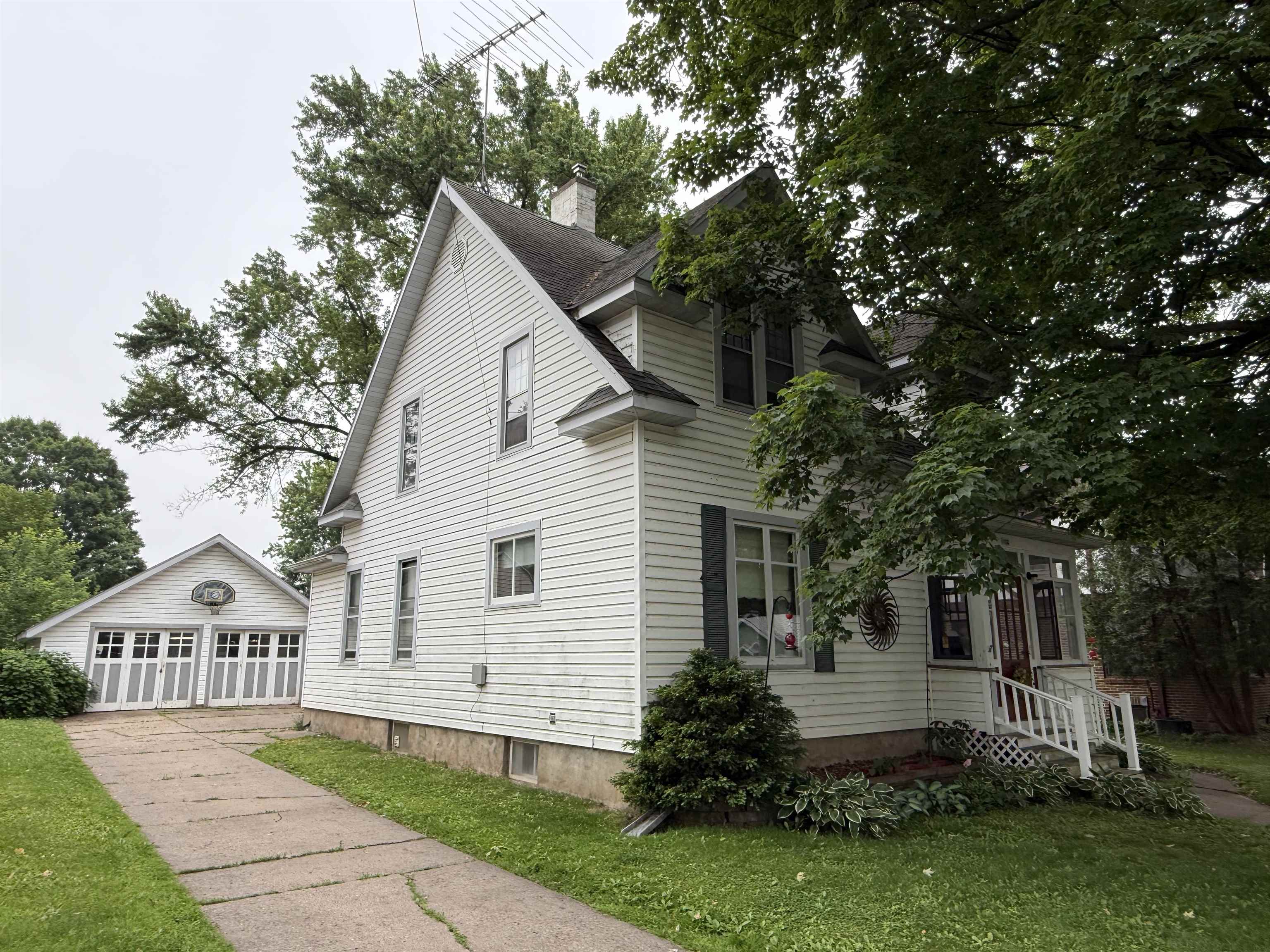 102 N CLINTON Avenue