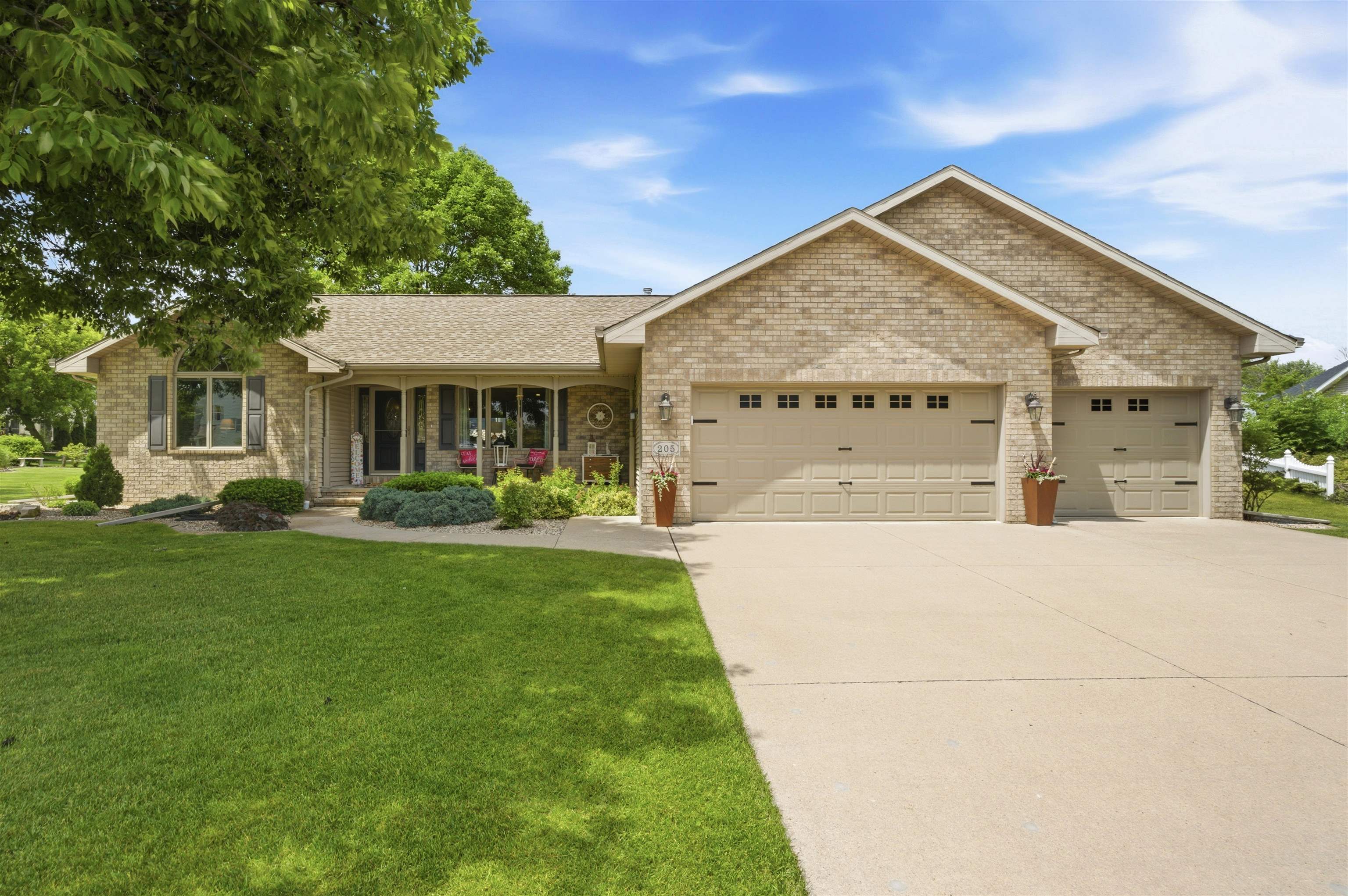 205 OAK KNOLL Court