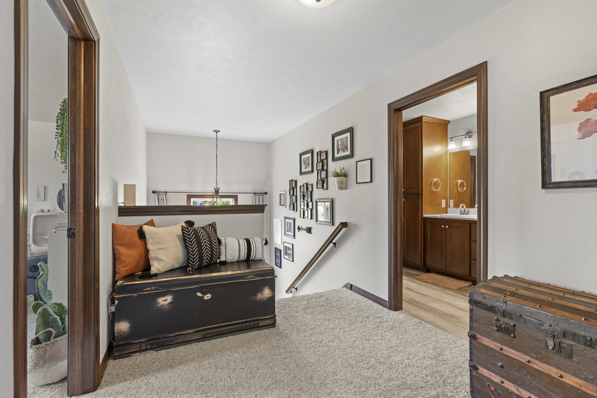 W7574 CROSS COUNTRY Lane