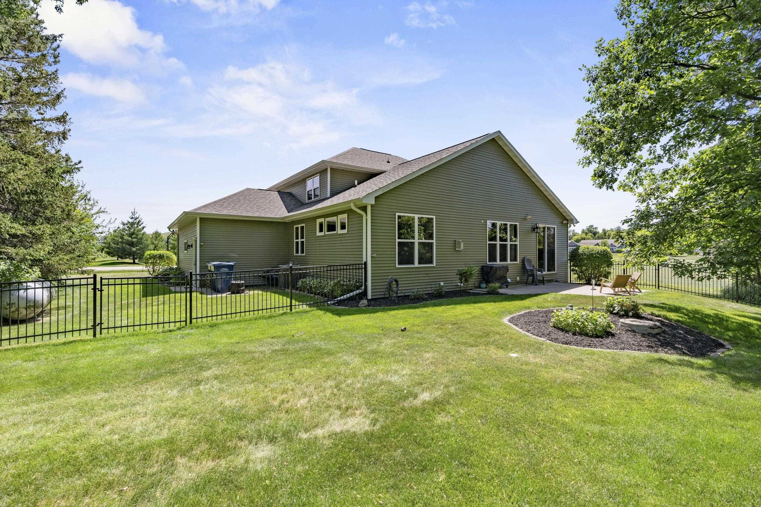 W7574 CROSS COUNTRY Lane