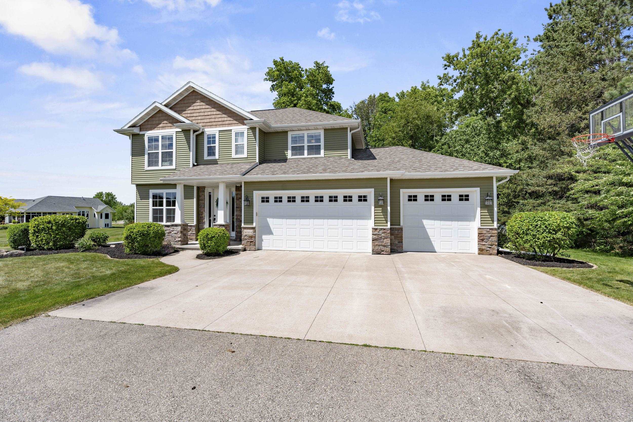 W7574 CROSS COUNTRY Lane