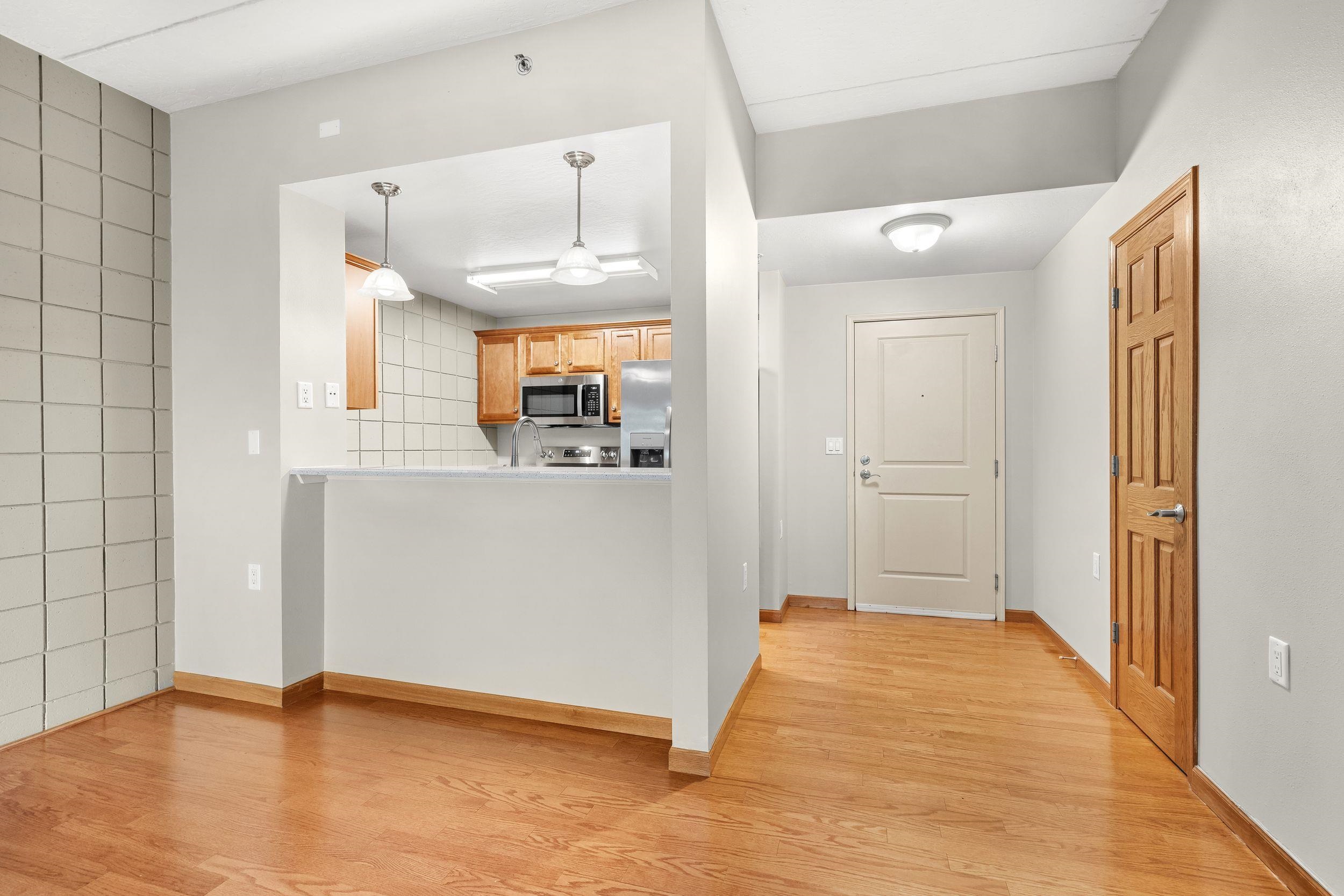 400 N RICHMOND Street Unit: 332