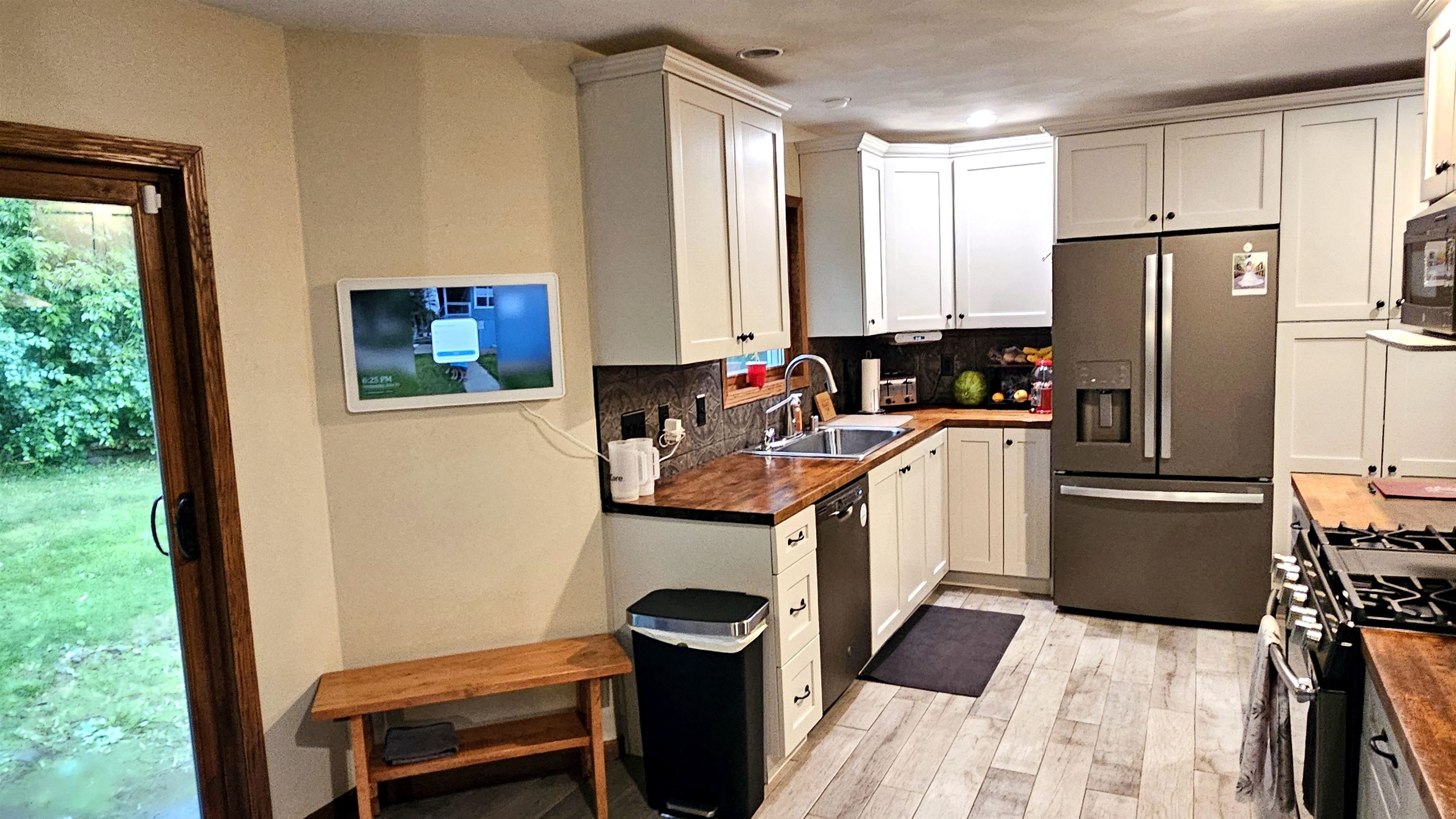 8411 RIDGEVIEW Court