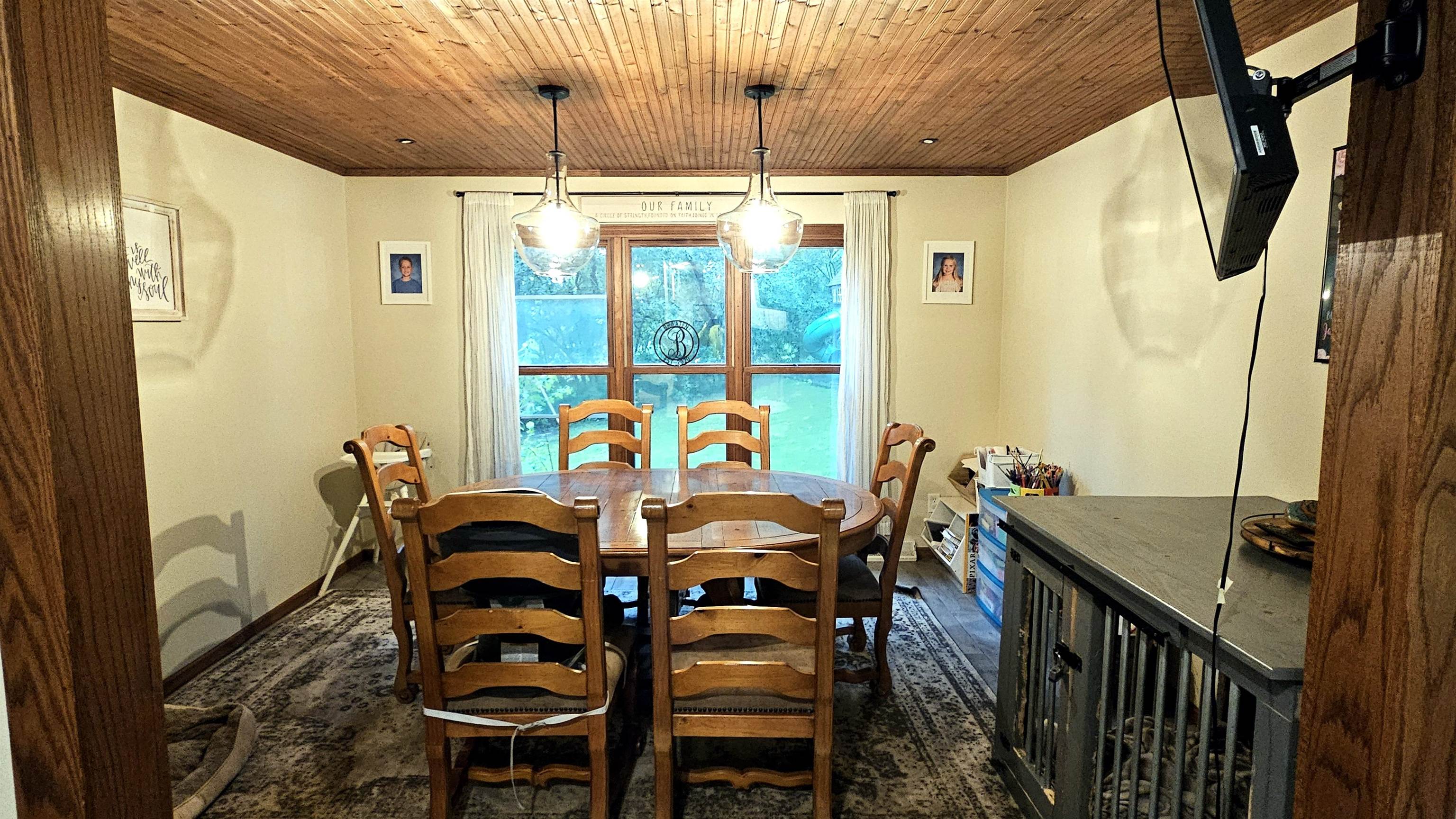 8411 RIDGEVIEW Court