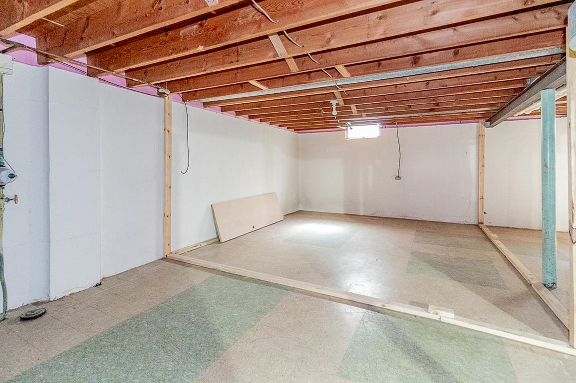 527 E WILSON Avenue