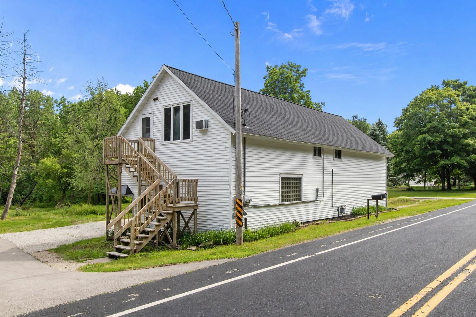 1903 E APPLE CREEK Road