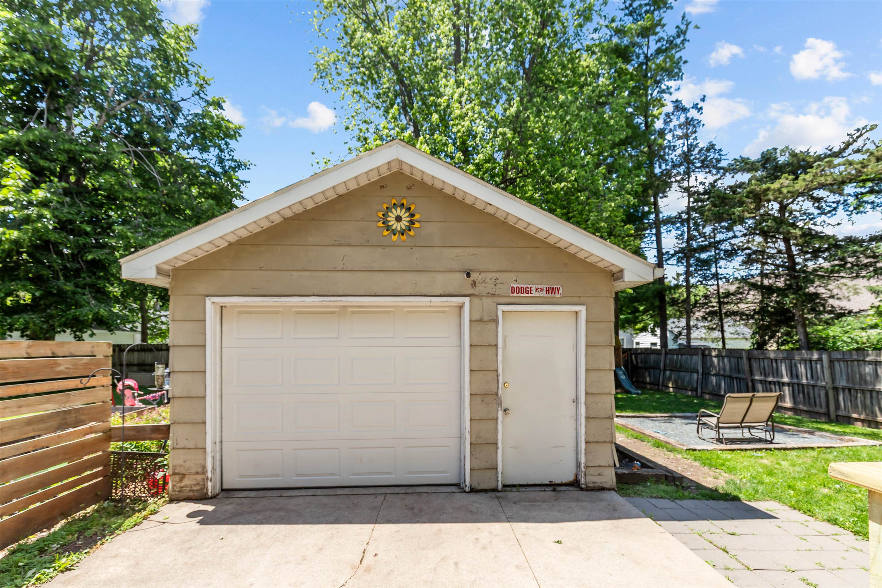 1223 GROVE Street