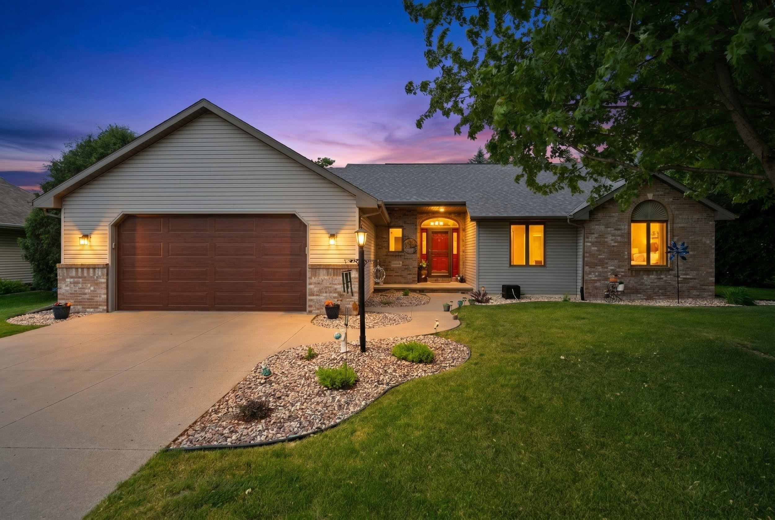 W2585 OAKBROOK Court