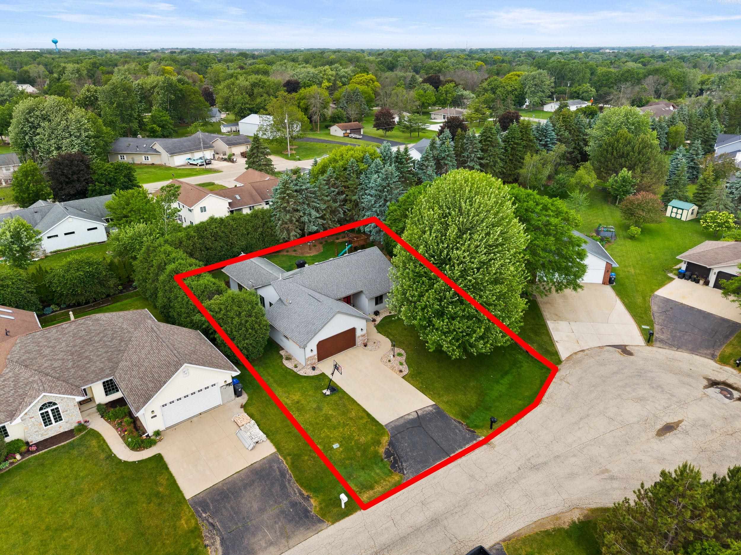 W2585 OAKBROOK Court