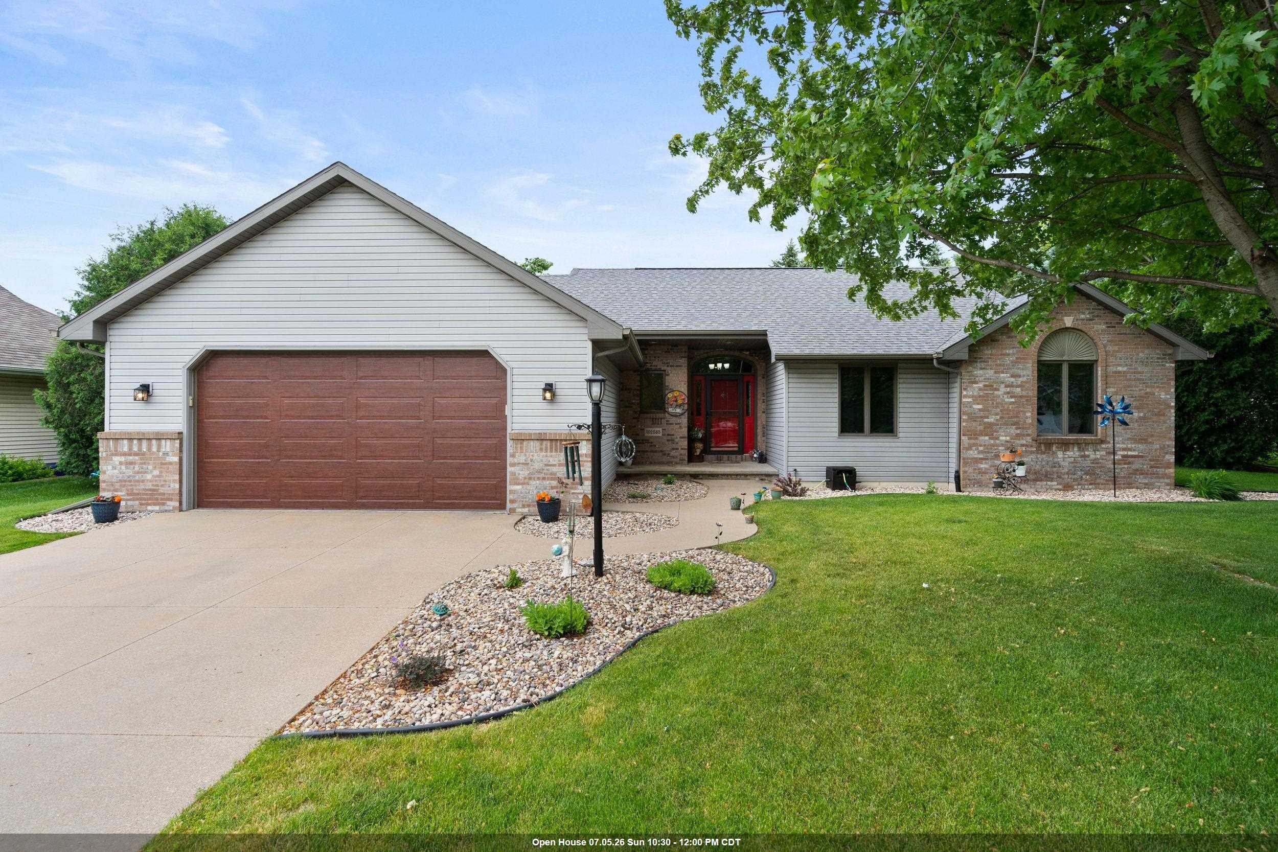 W2585 OAKBROOK Court
