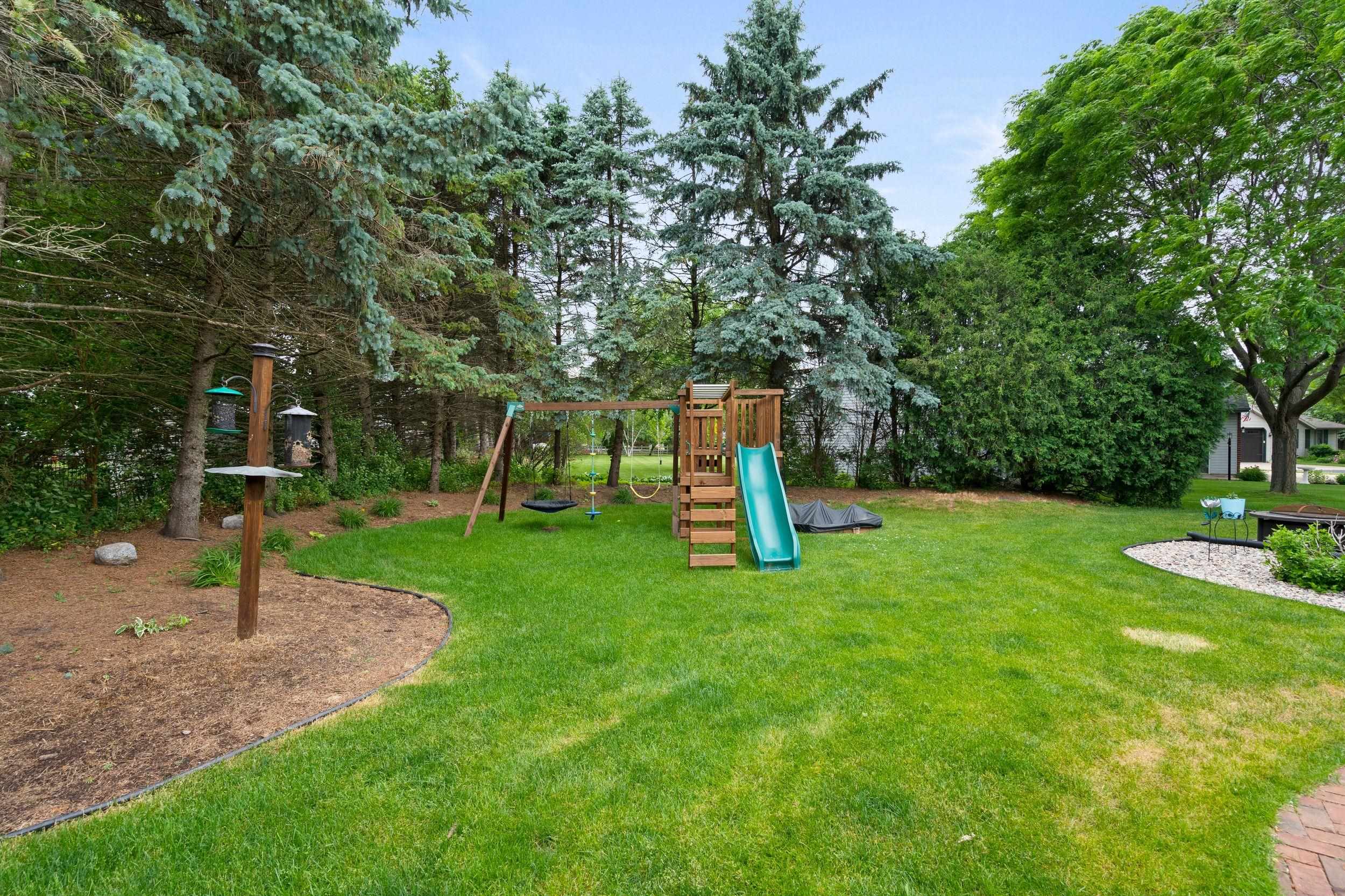 W2585 OAKBROOK Court