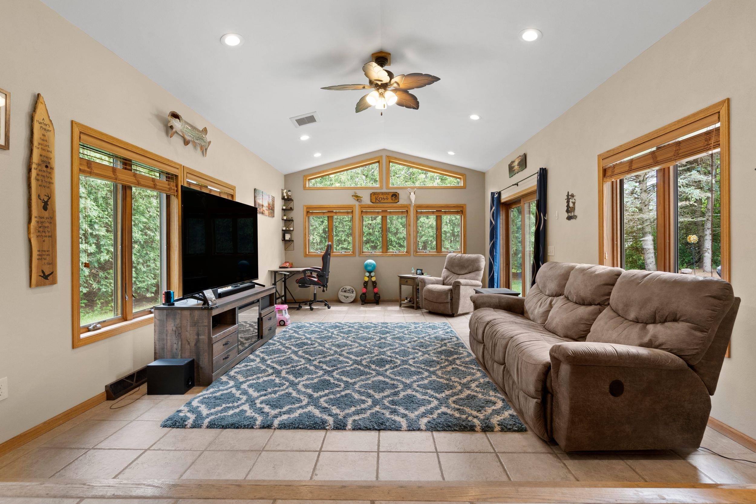 W2585 OAKBROOK Court