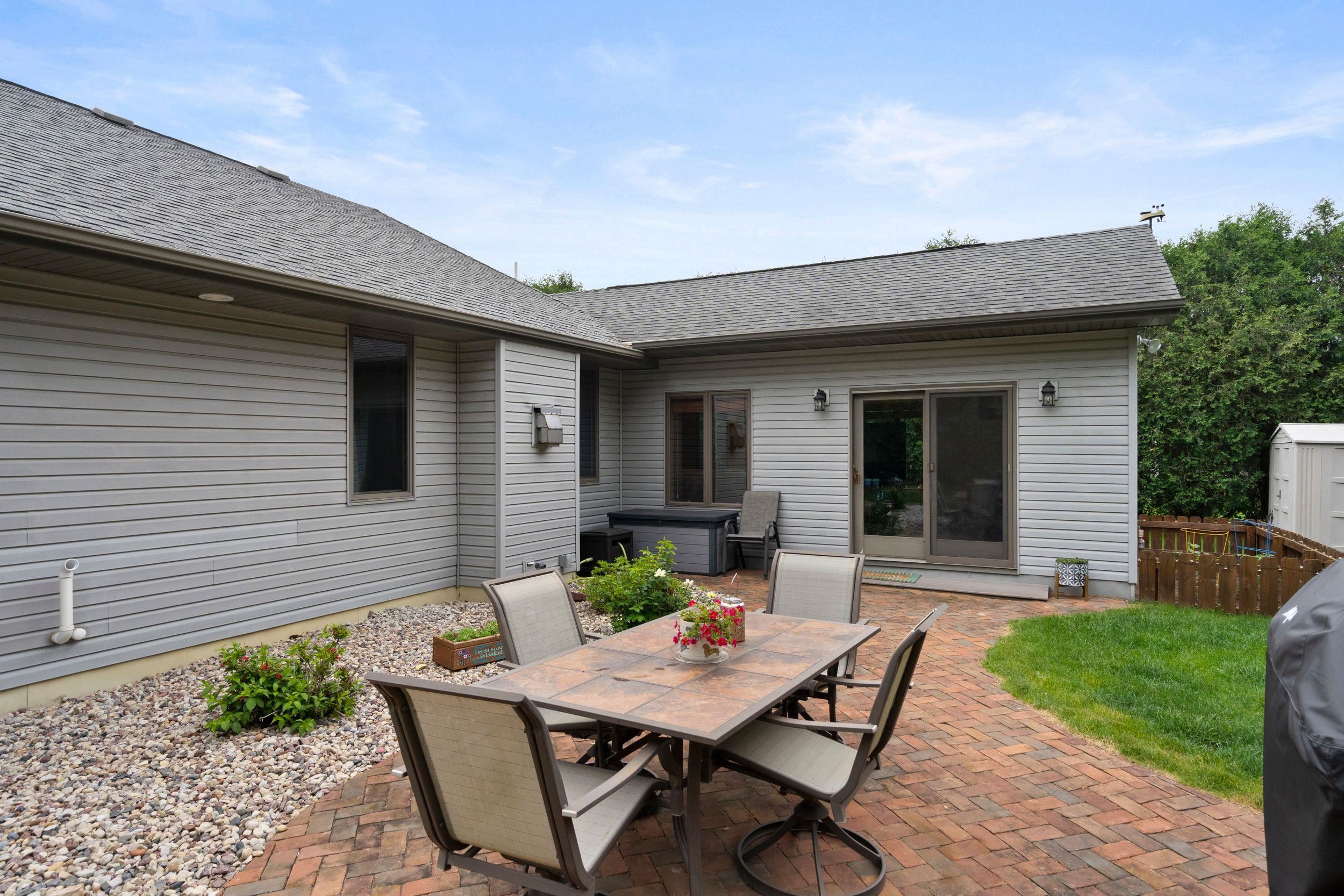 W2585 OAKBROOK Court