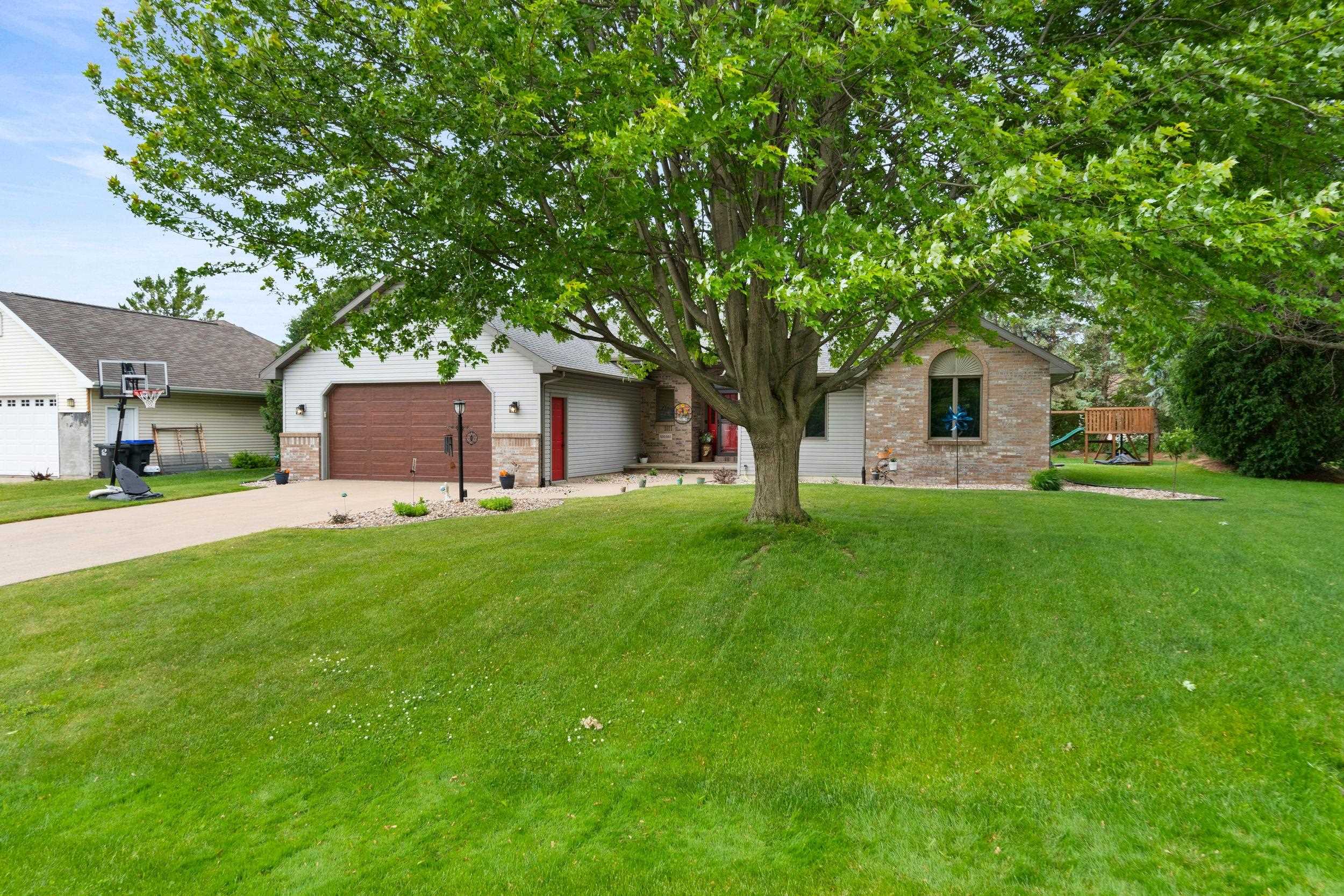 W2585 OAKBROOK Court