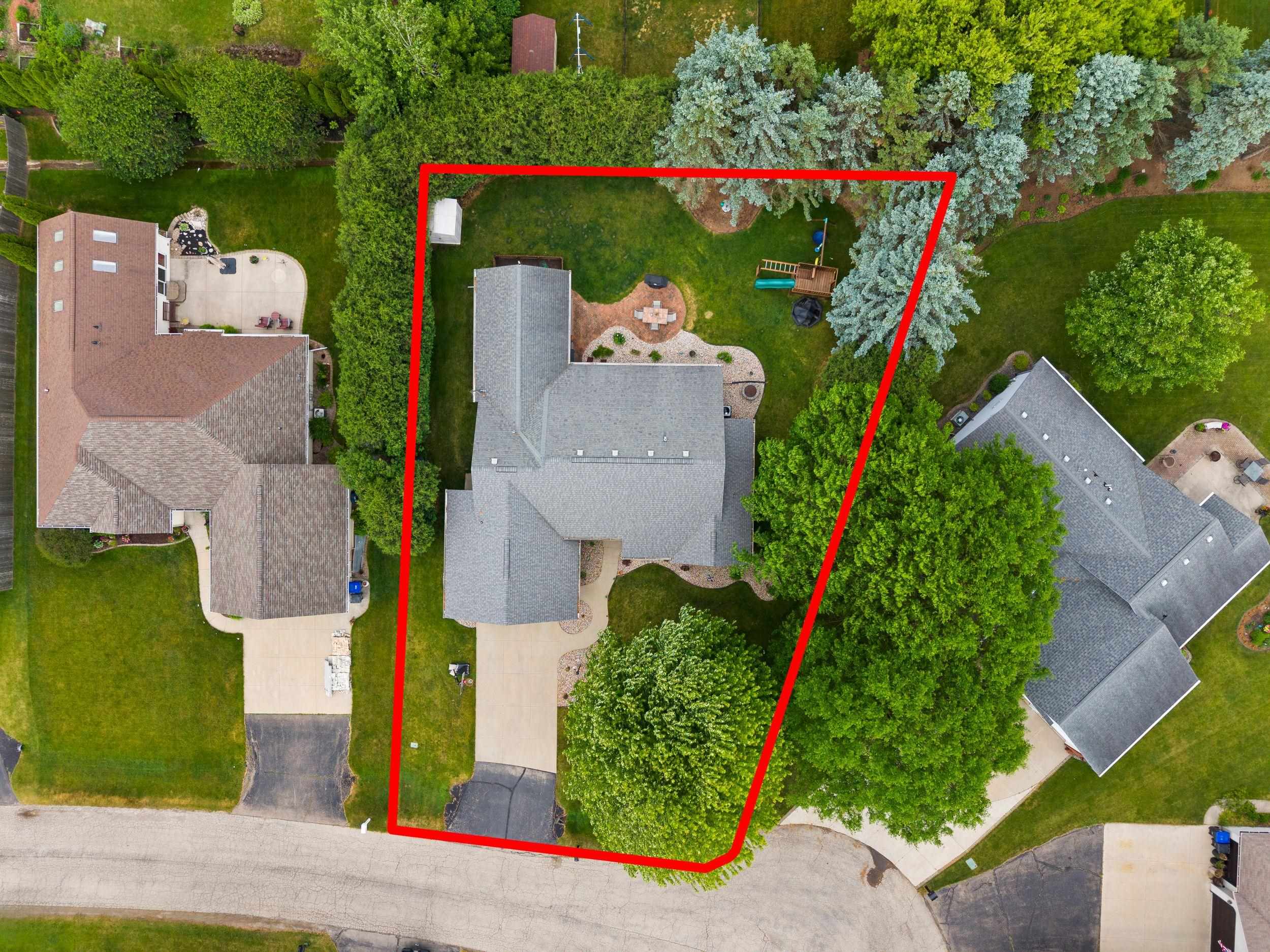 W2585 OAKBROOK Court