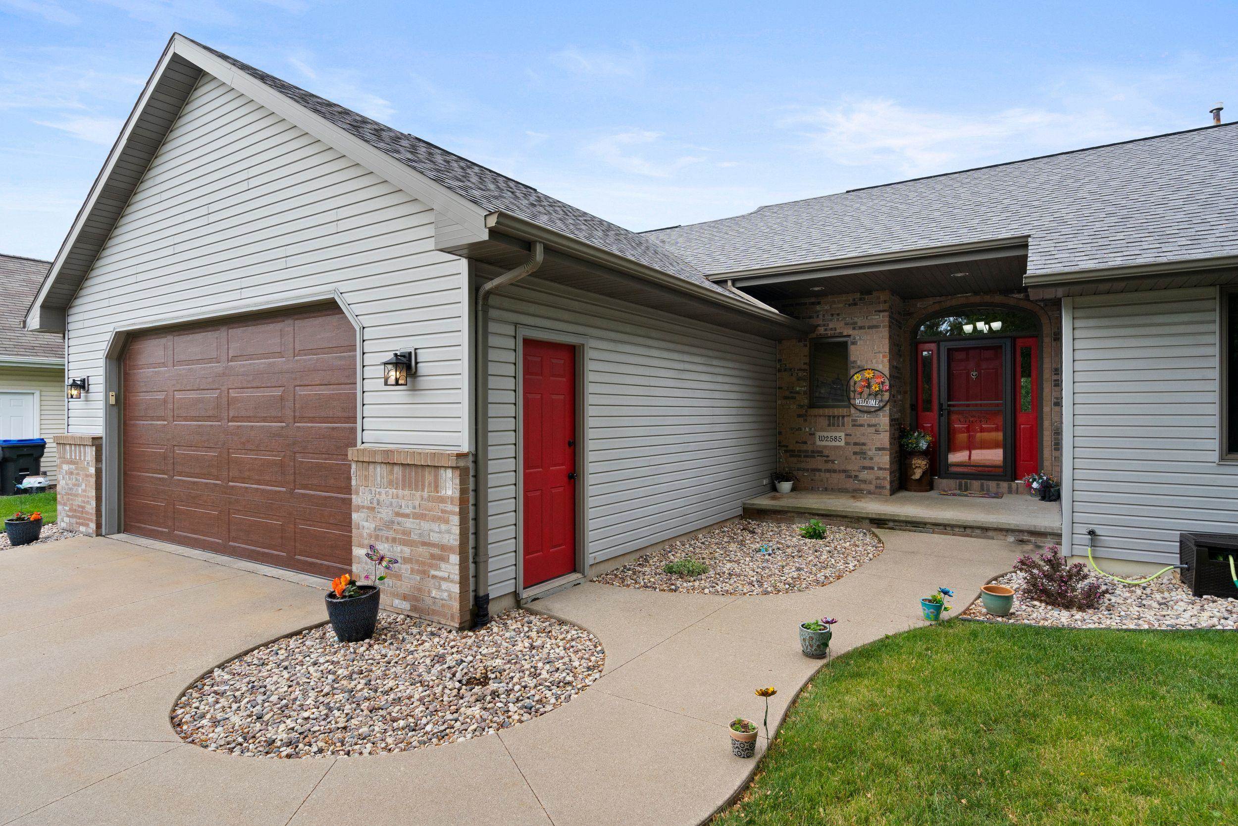 W2585 OAKBROOK Court