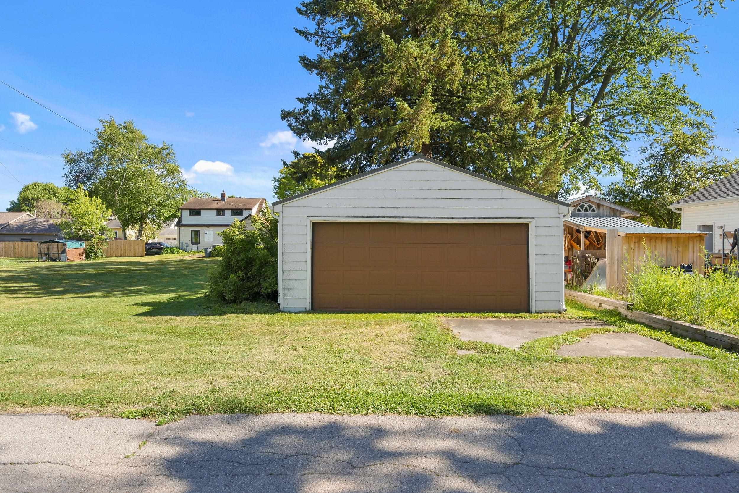 1814 PLEASANT Avenue