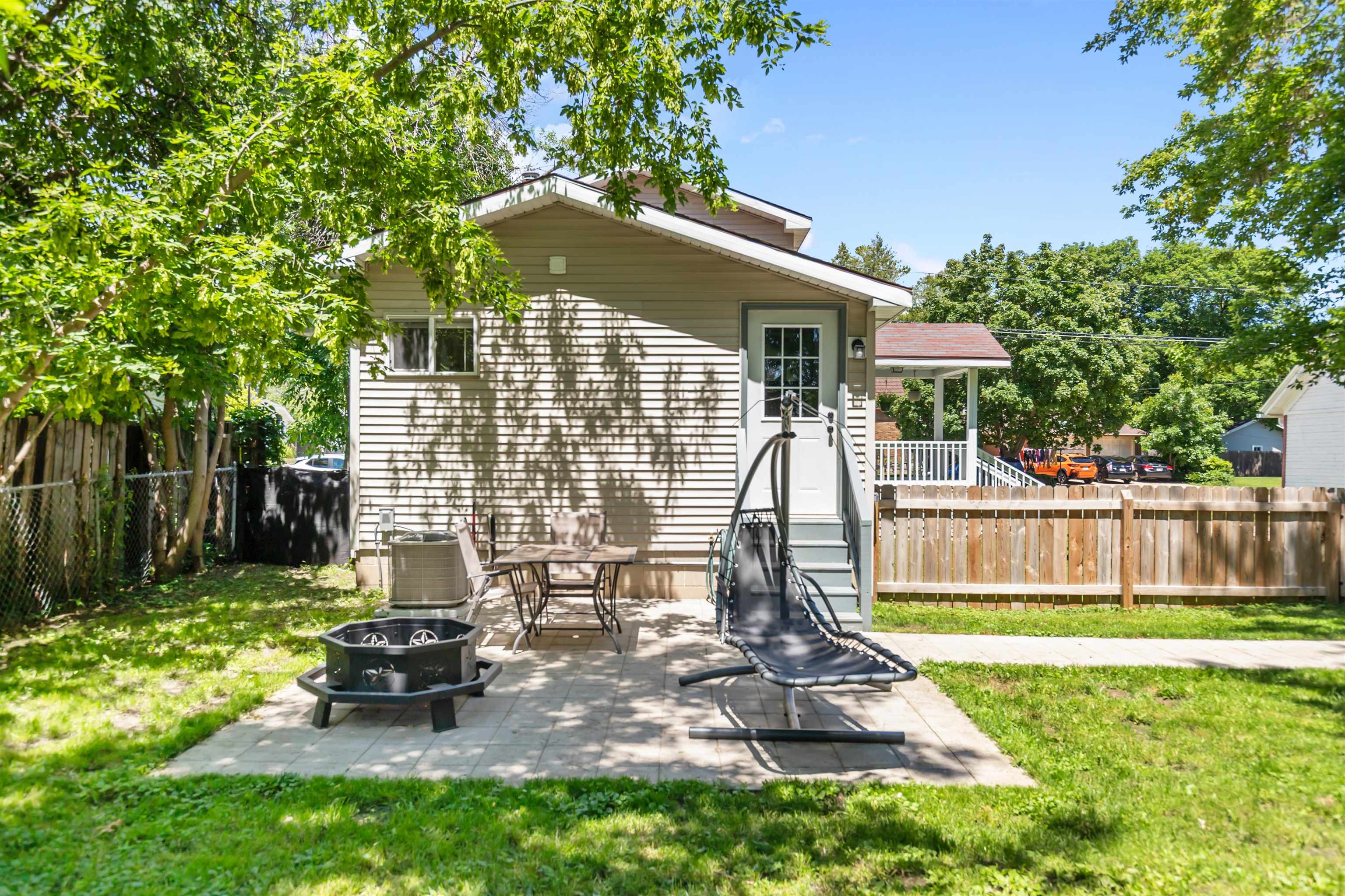23 W NEVADA Avenue
