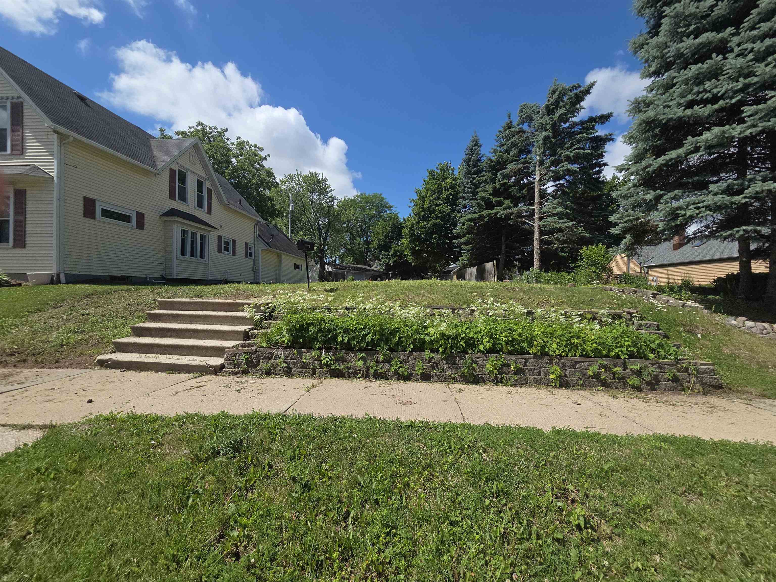 105 W 5TH Street