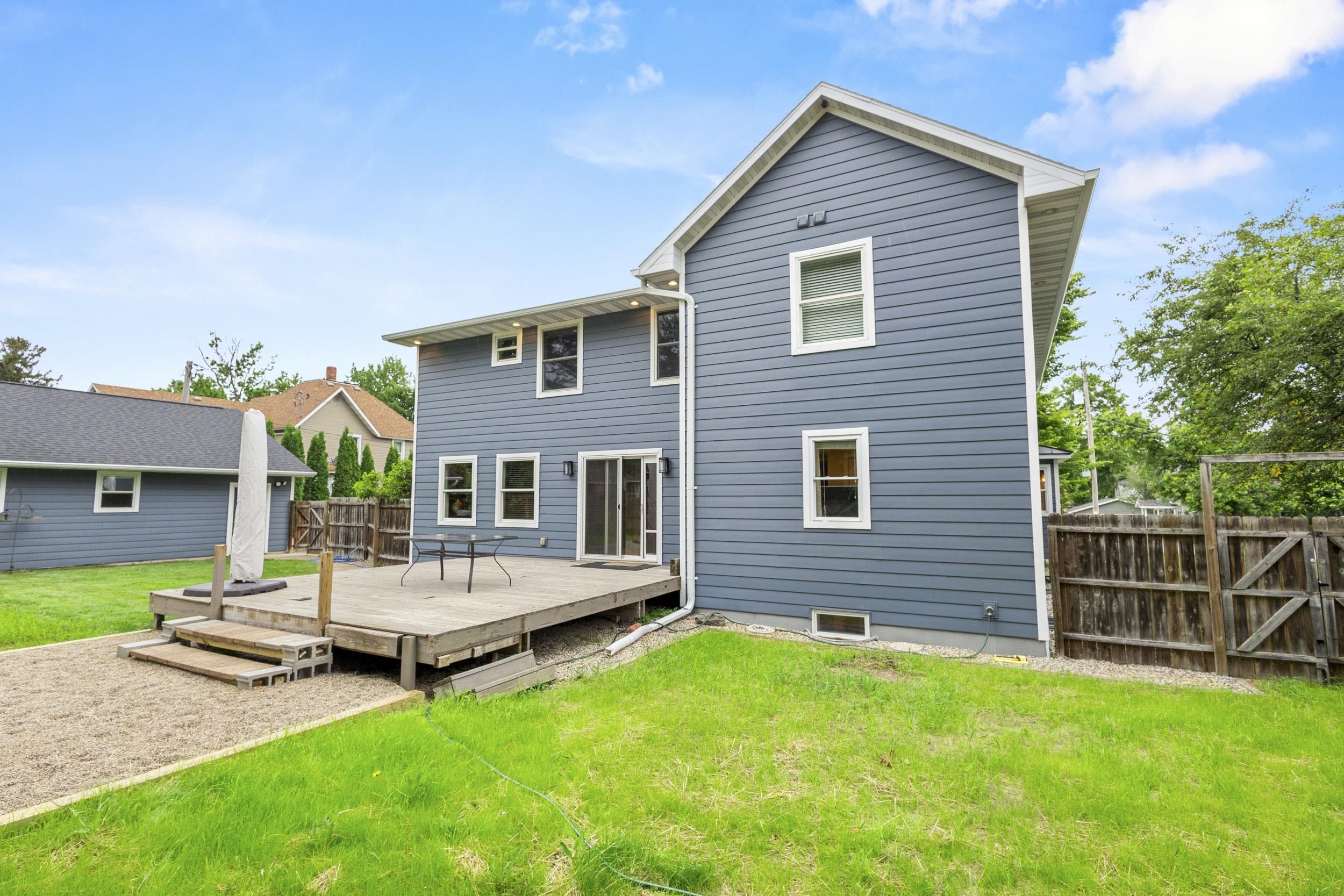 107 W SUMNER Street