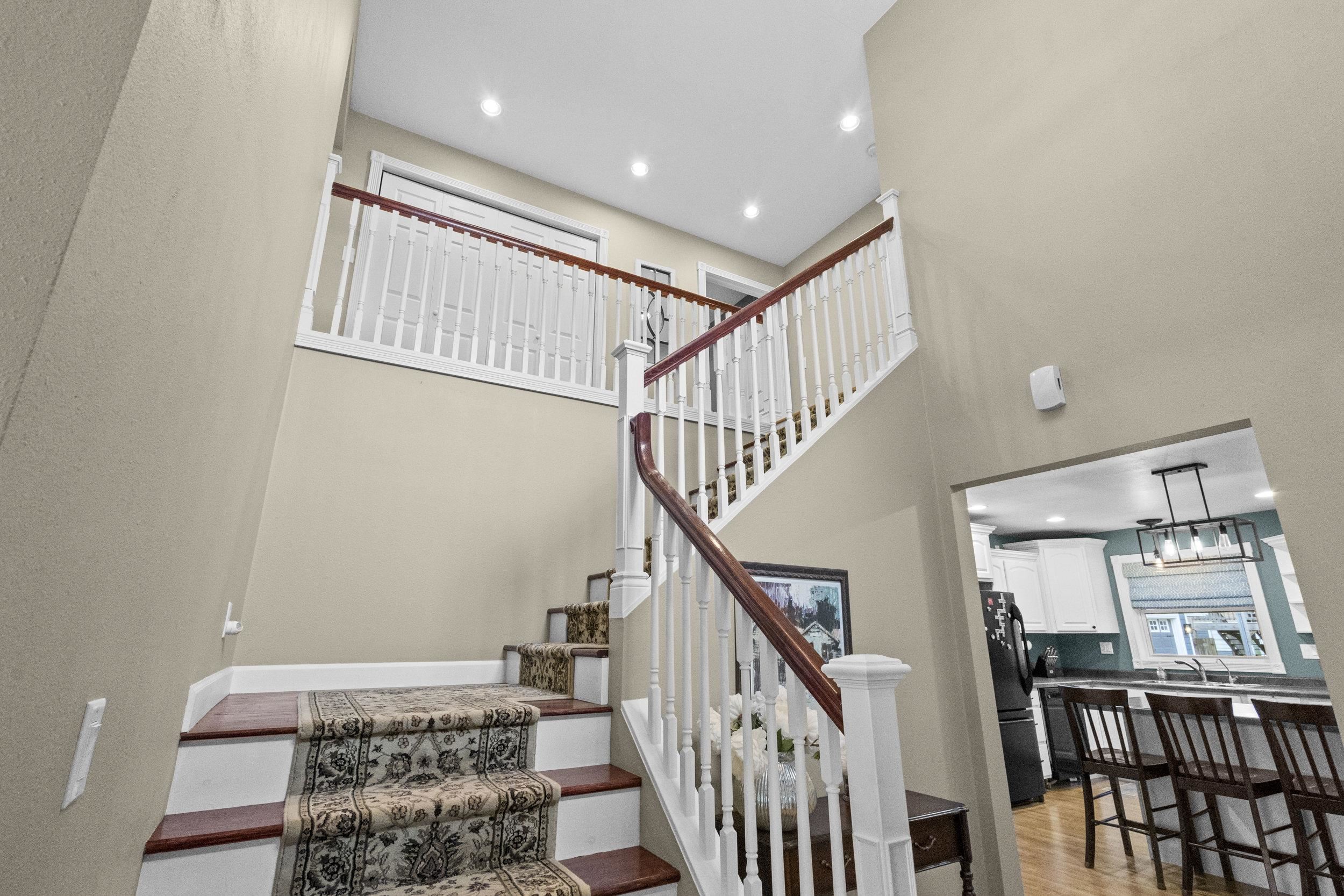 107 W SUMNER Street