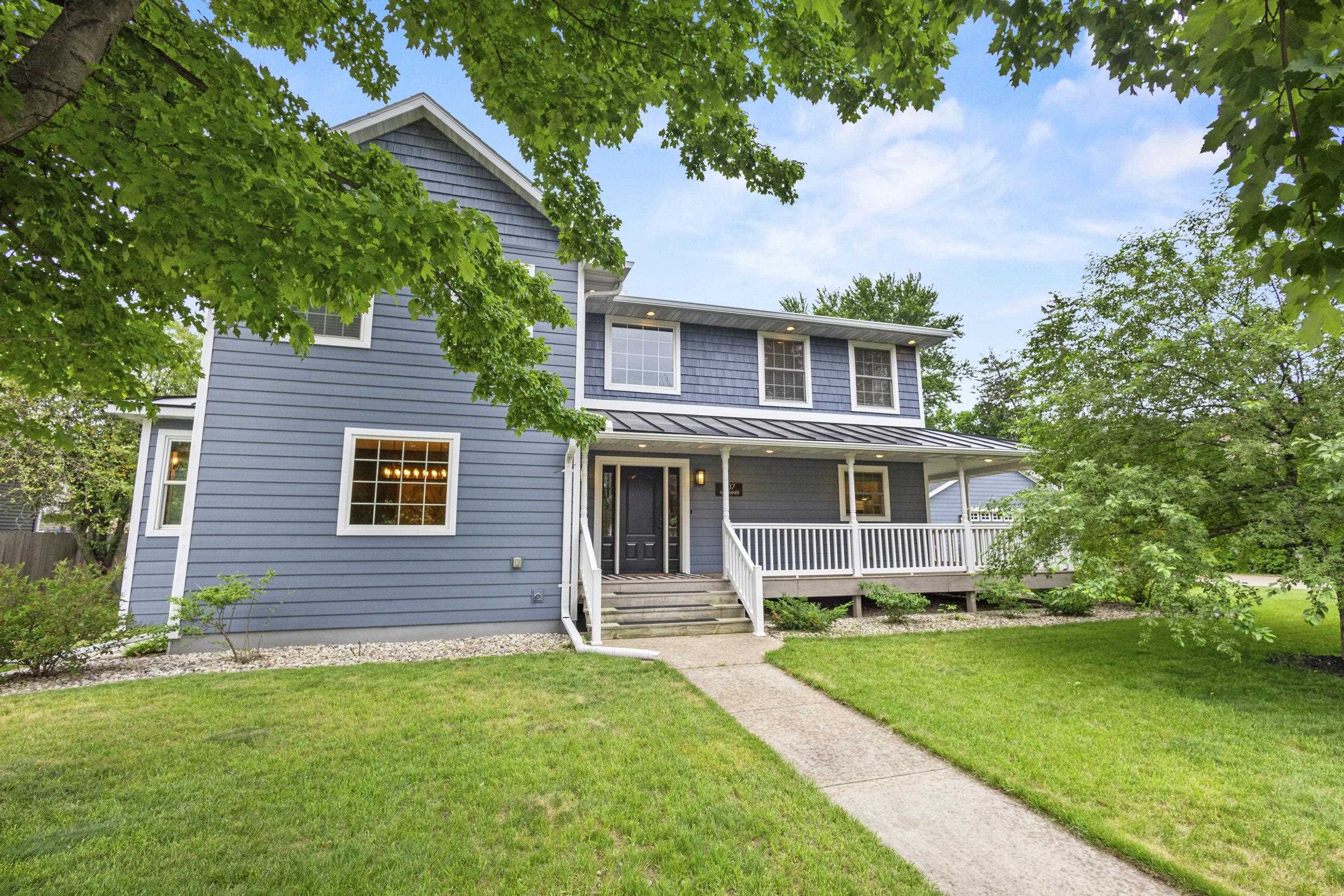 107 W SUMNER Street