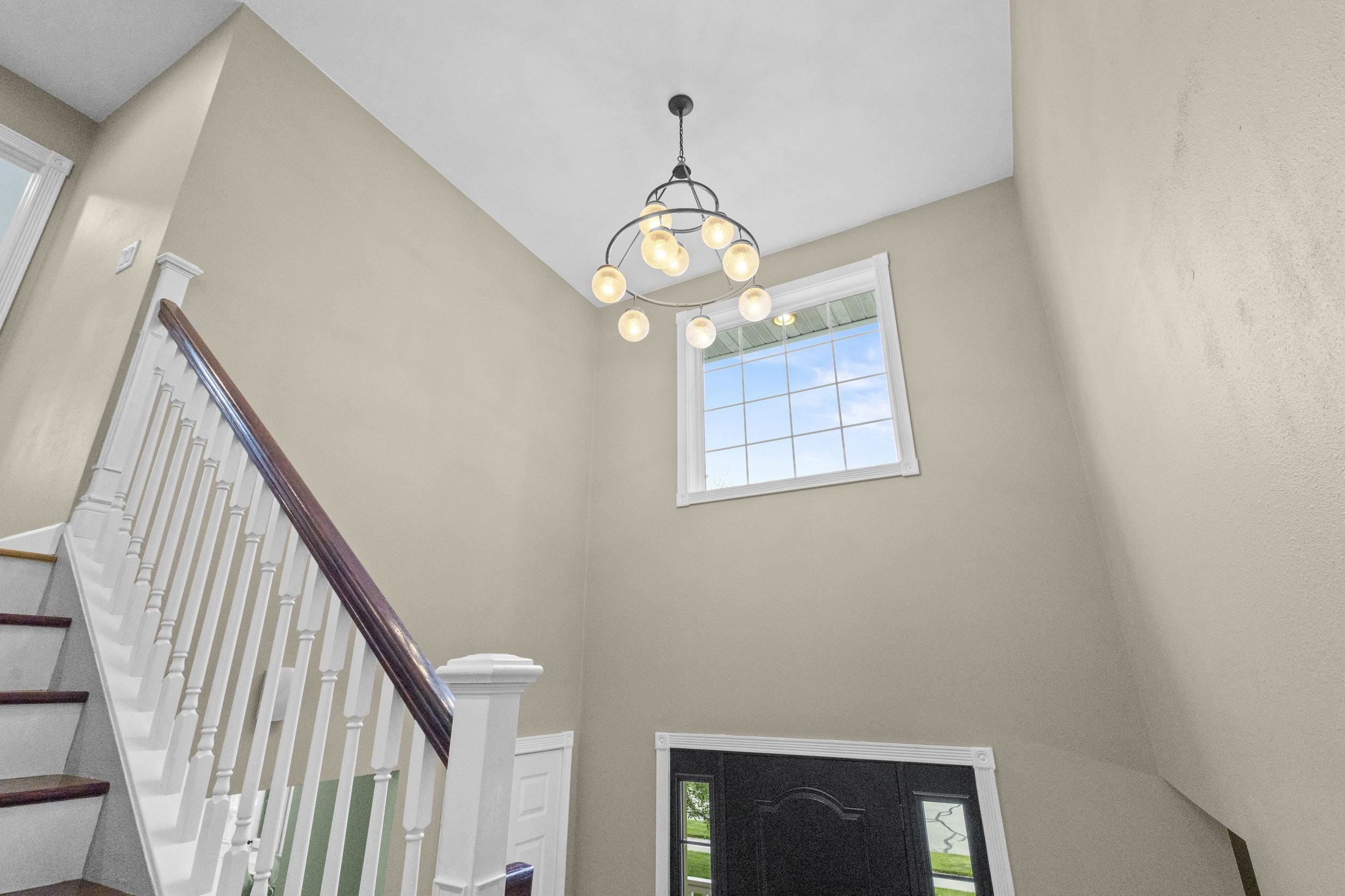 107 W SUMNER Street