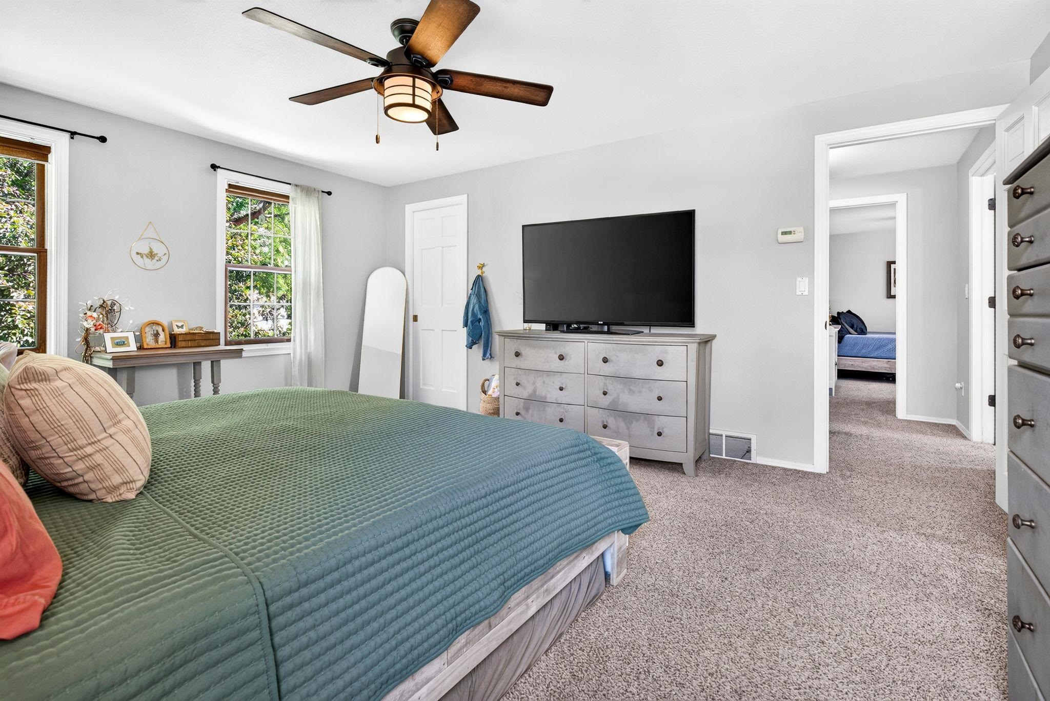 27 LAMPLIGHTER Court