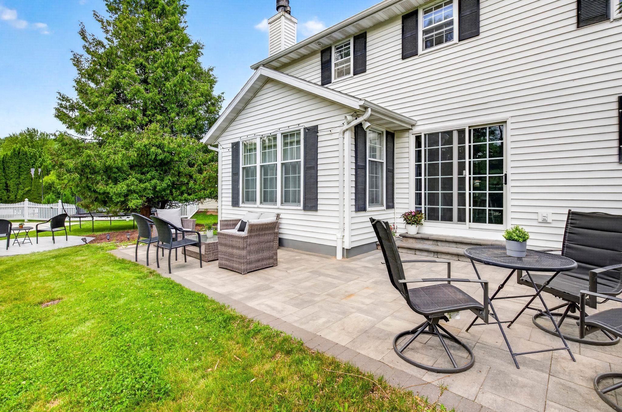 27 LAMPLIGHTER Court