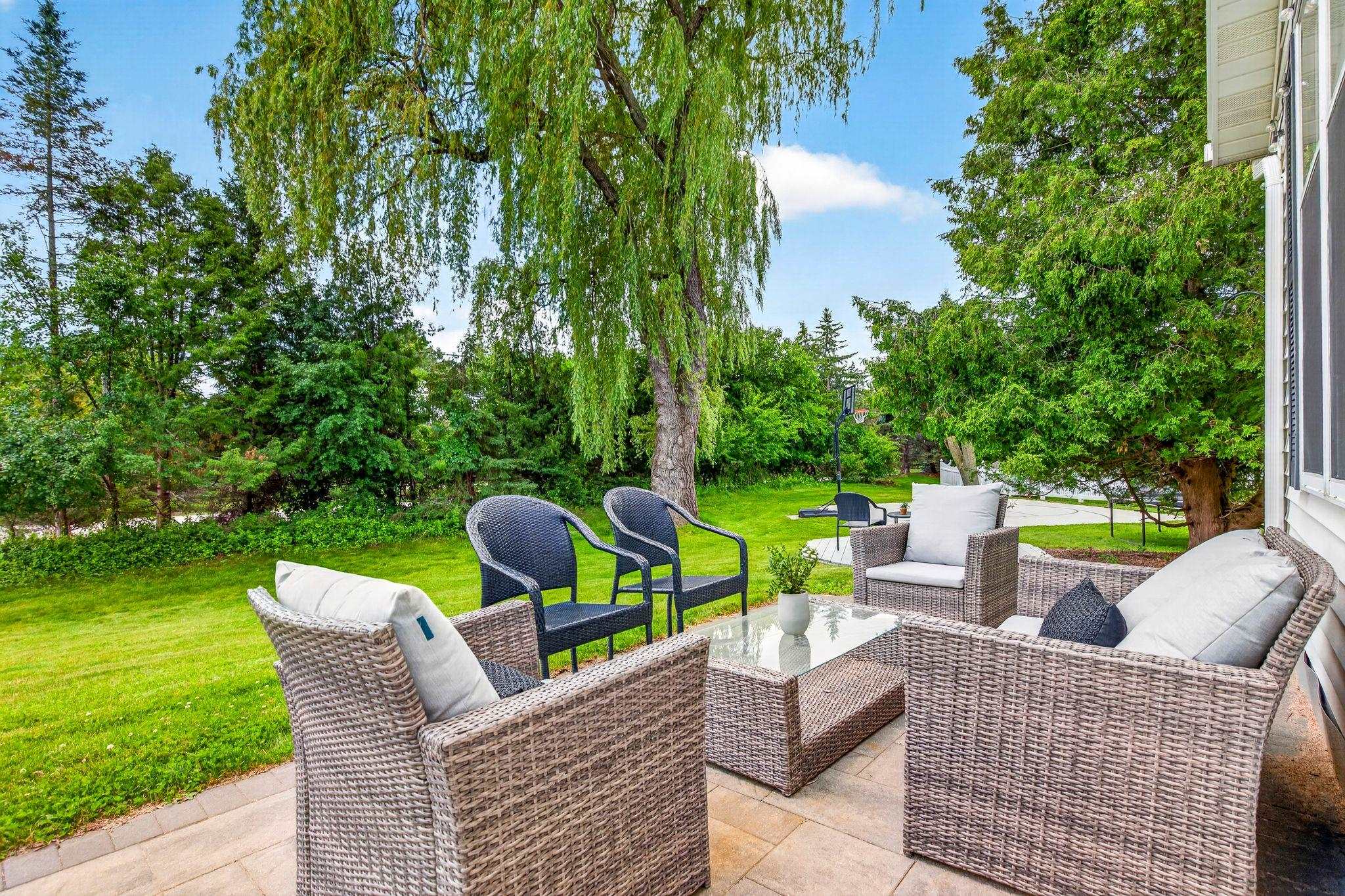 27 LAMPLIGHTER Court