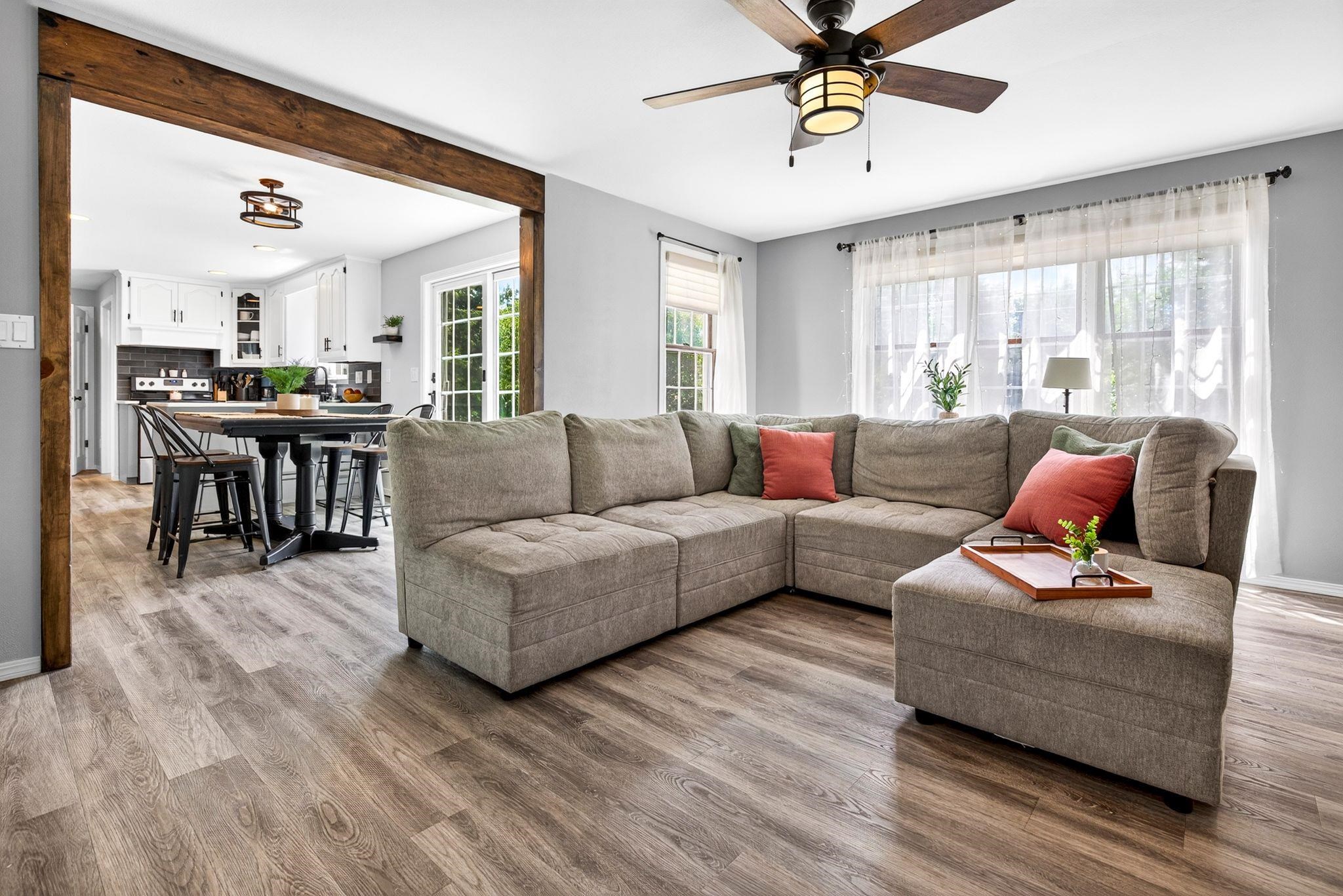 27 LAMPLIGHTER Court