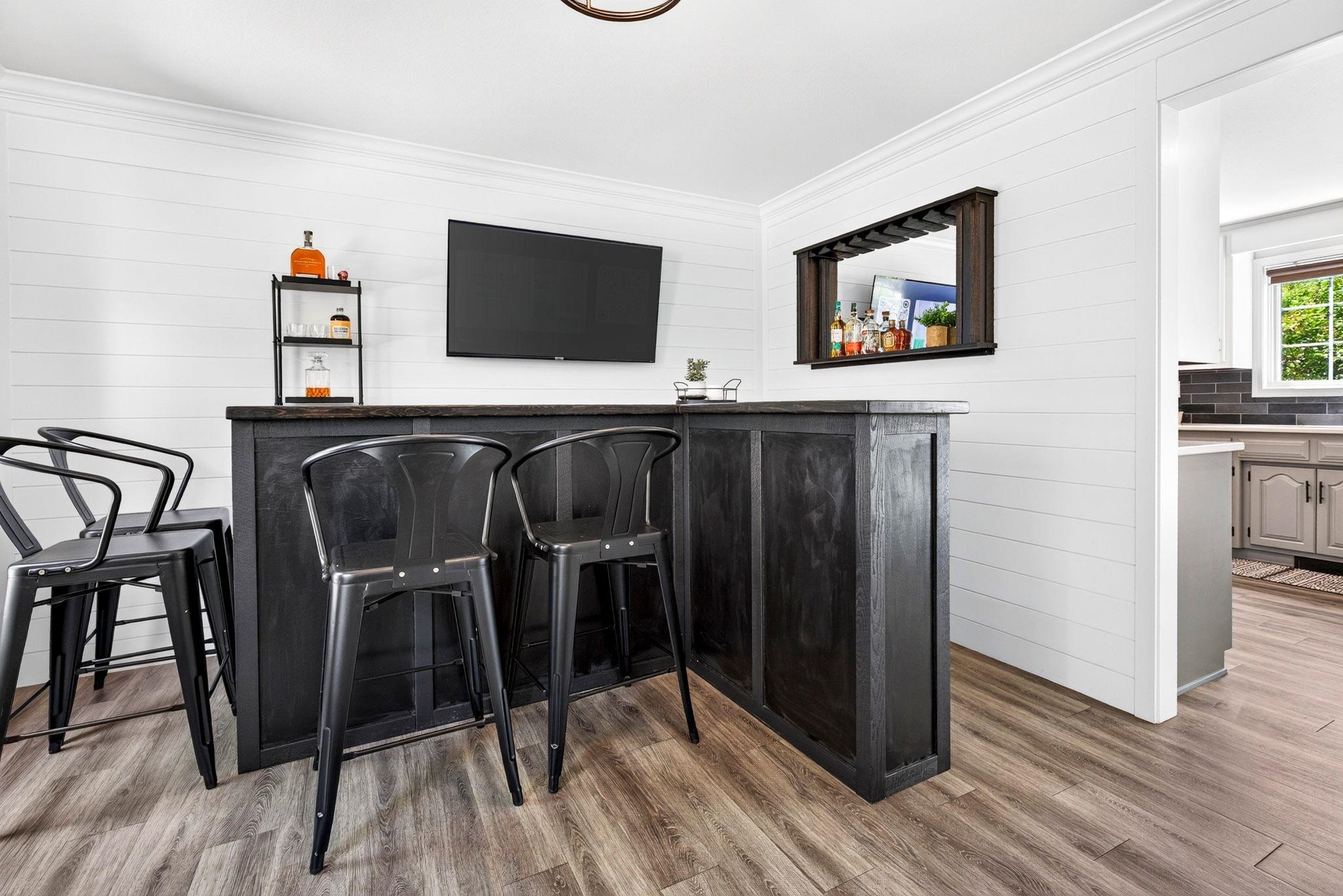 27 LAMPLIGHTER Court
