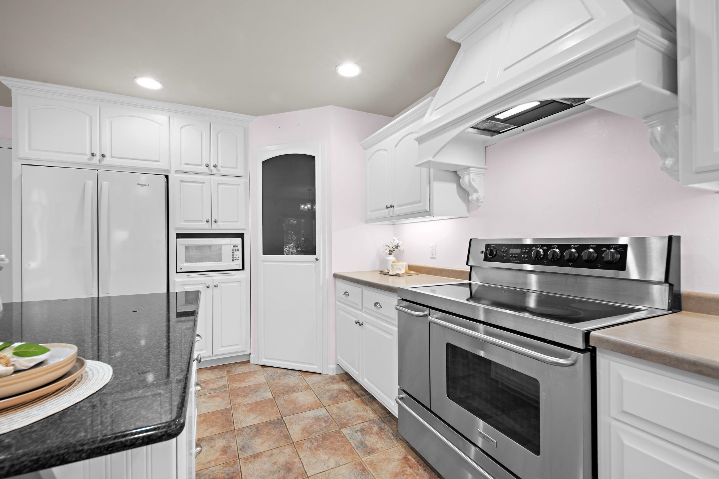 8045 SAQUARO Court