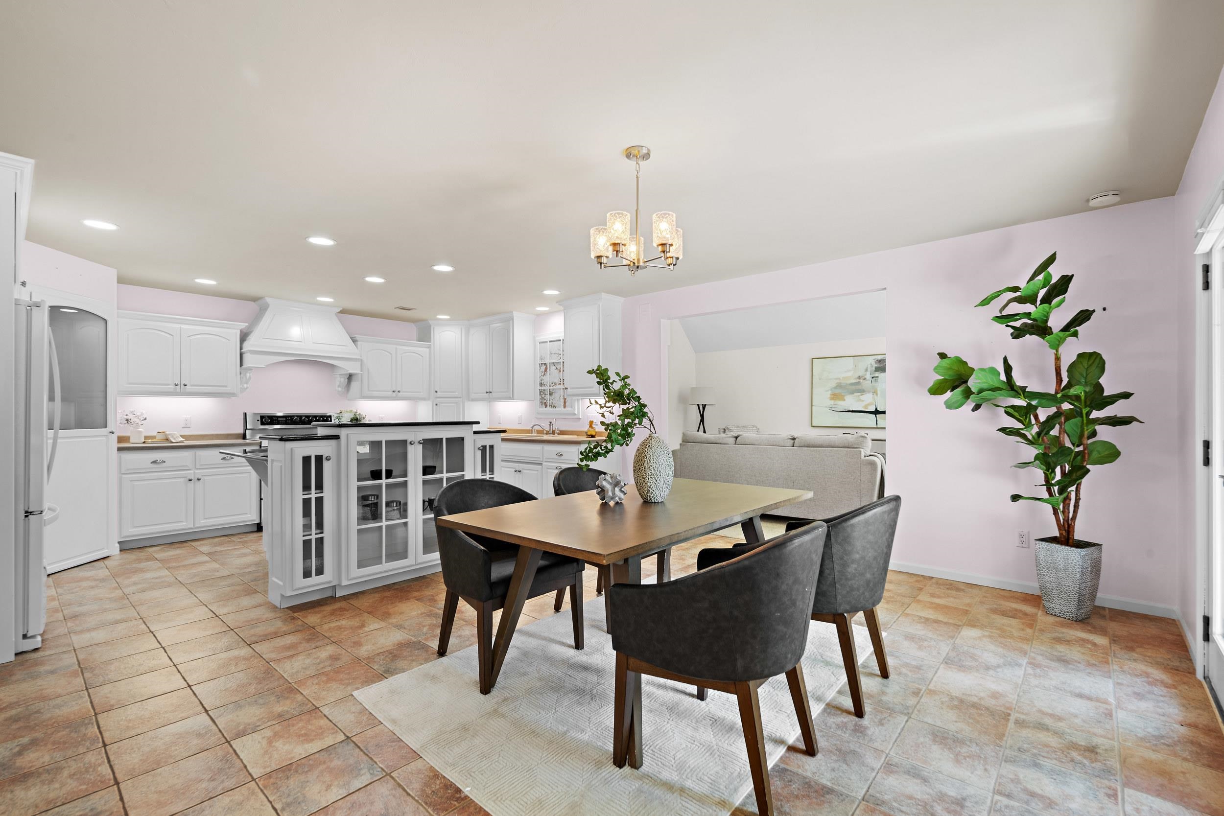 8045 SAQUARO Court