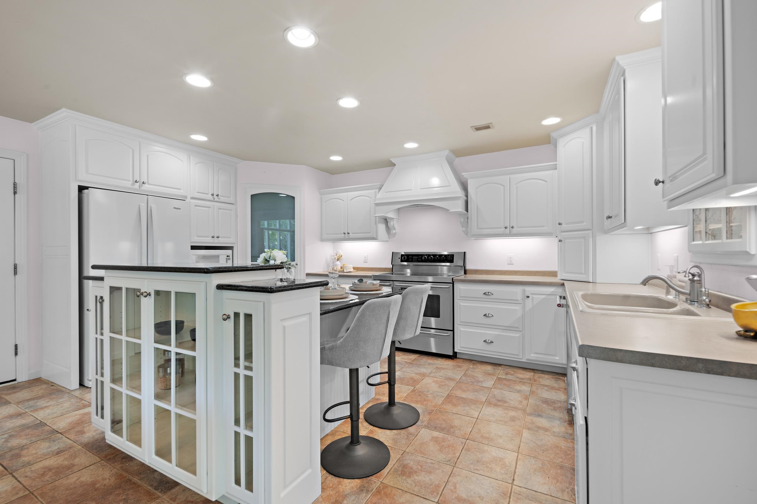 8045 SAQUARO Court