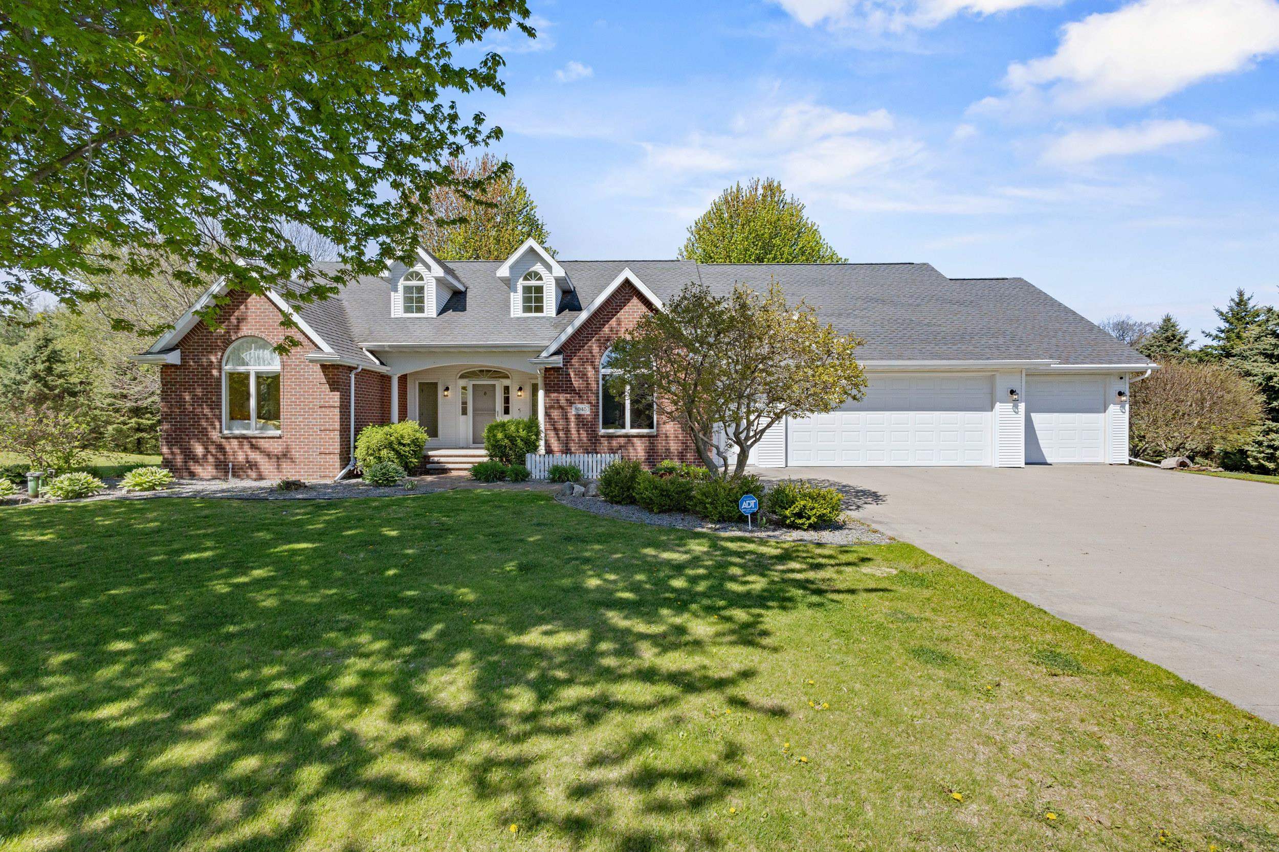 8045 SAQUARO Court