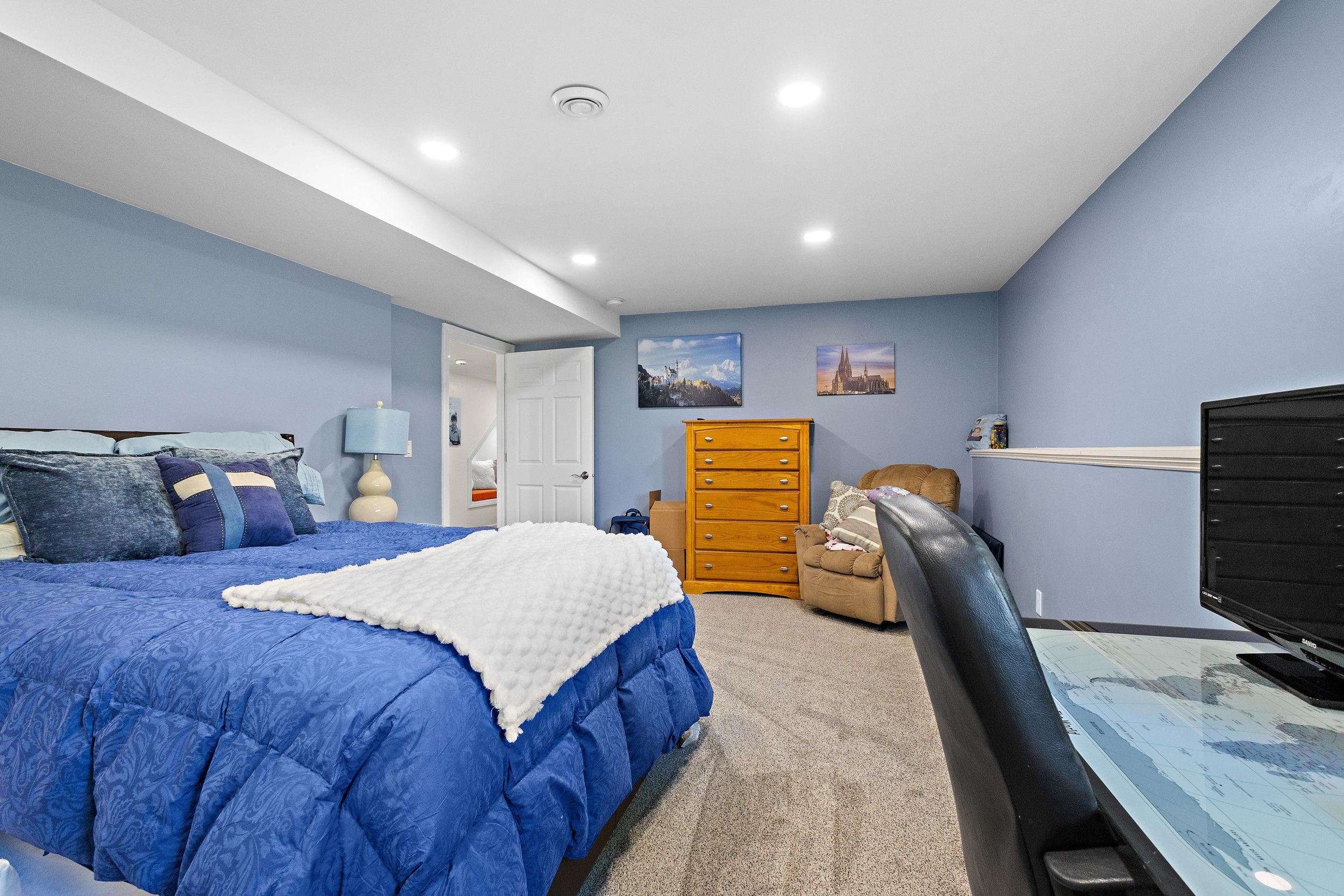 8045 SAQUARO Court