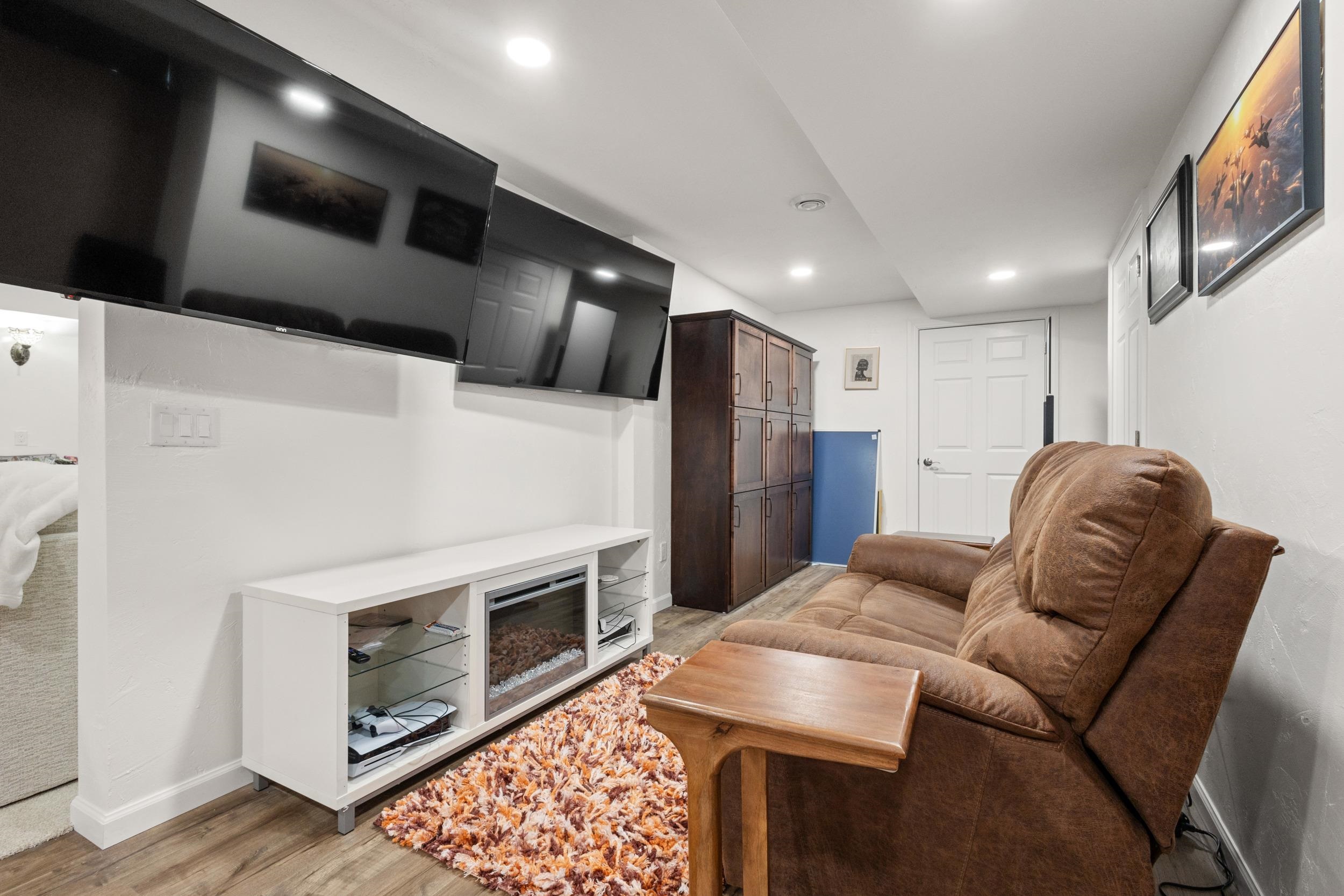 8045 SAQUARO Court