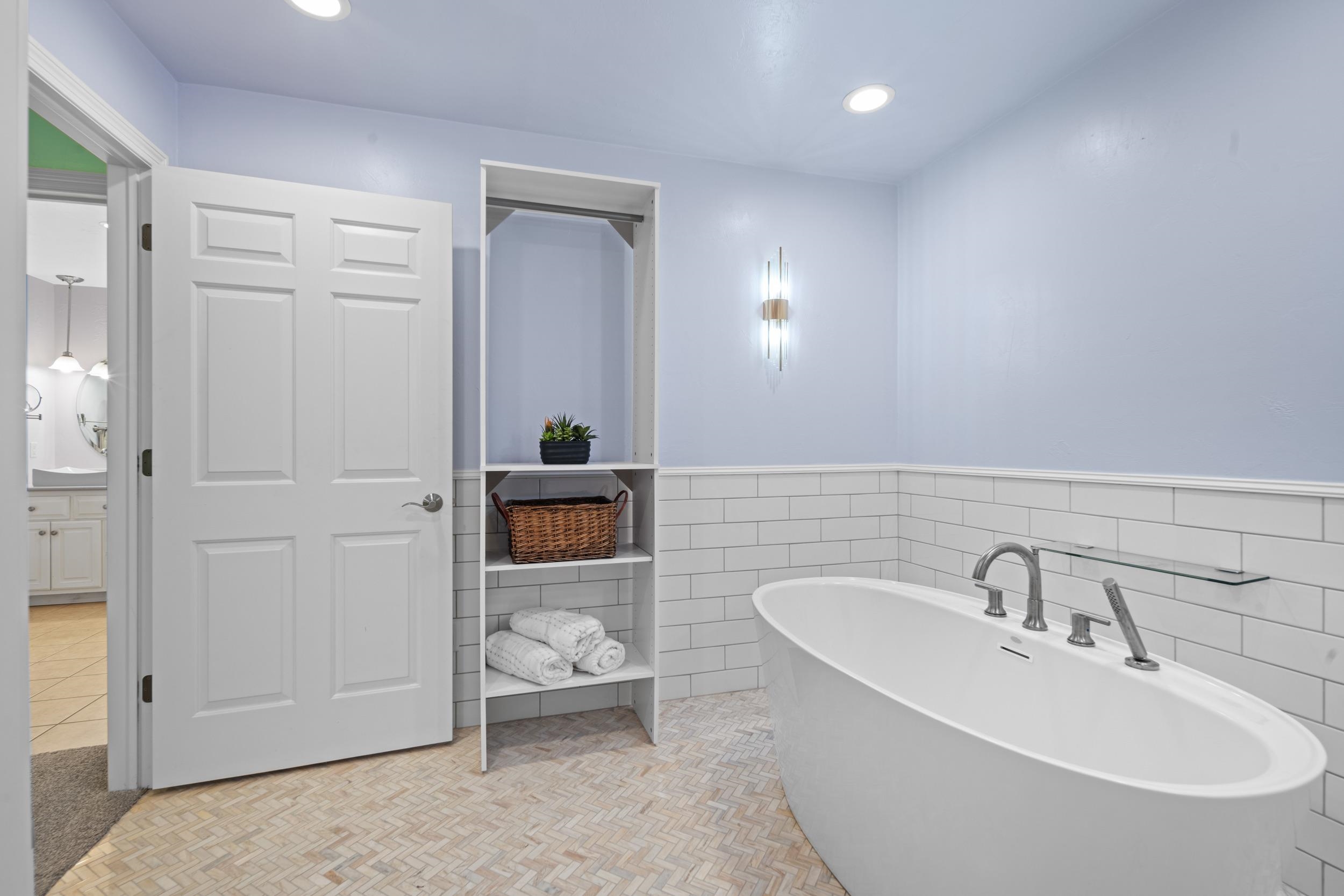 8045 SAQUARO Court