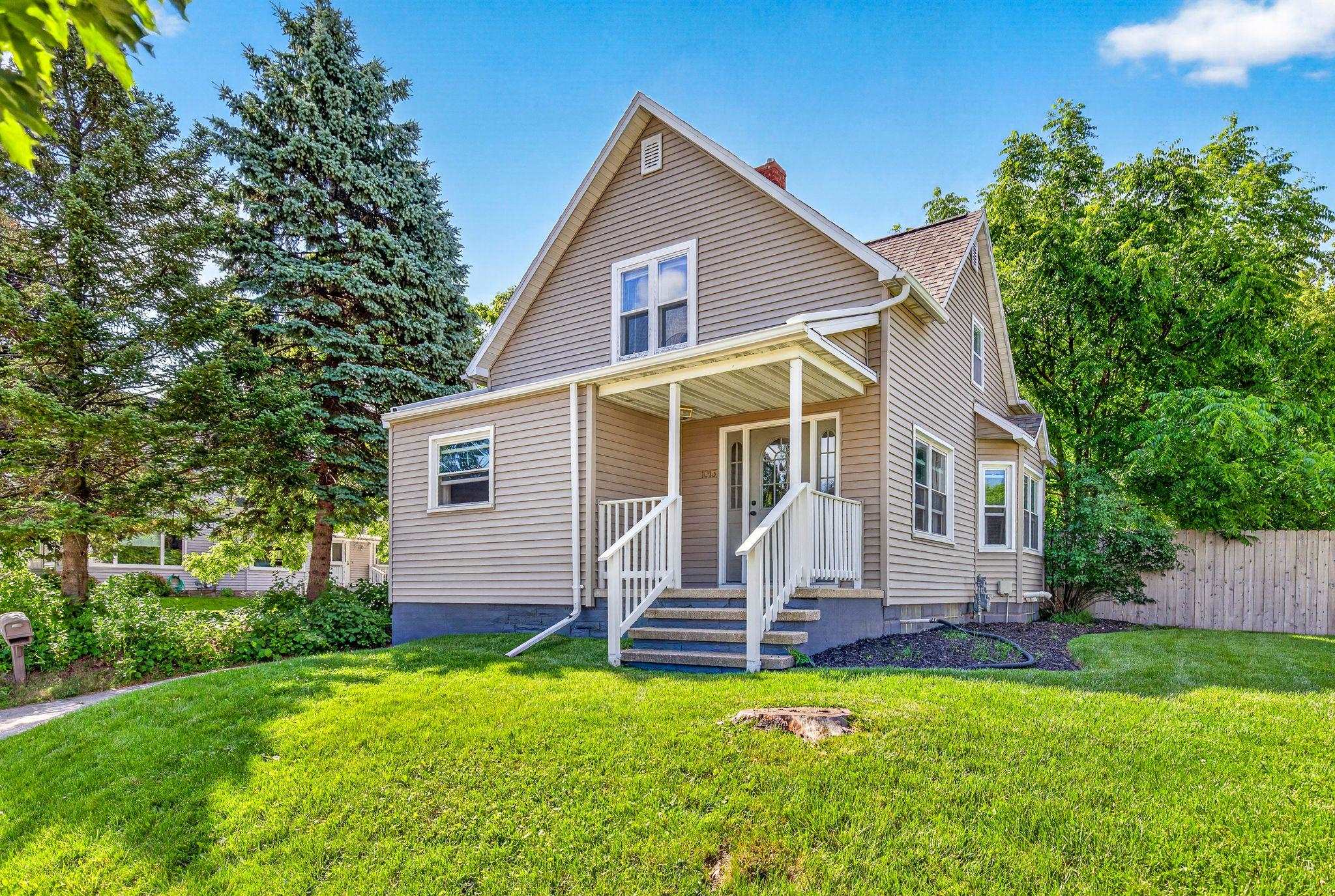 1013 E KIMBERLY Avenue