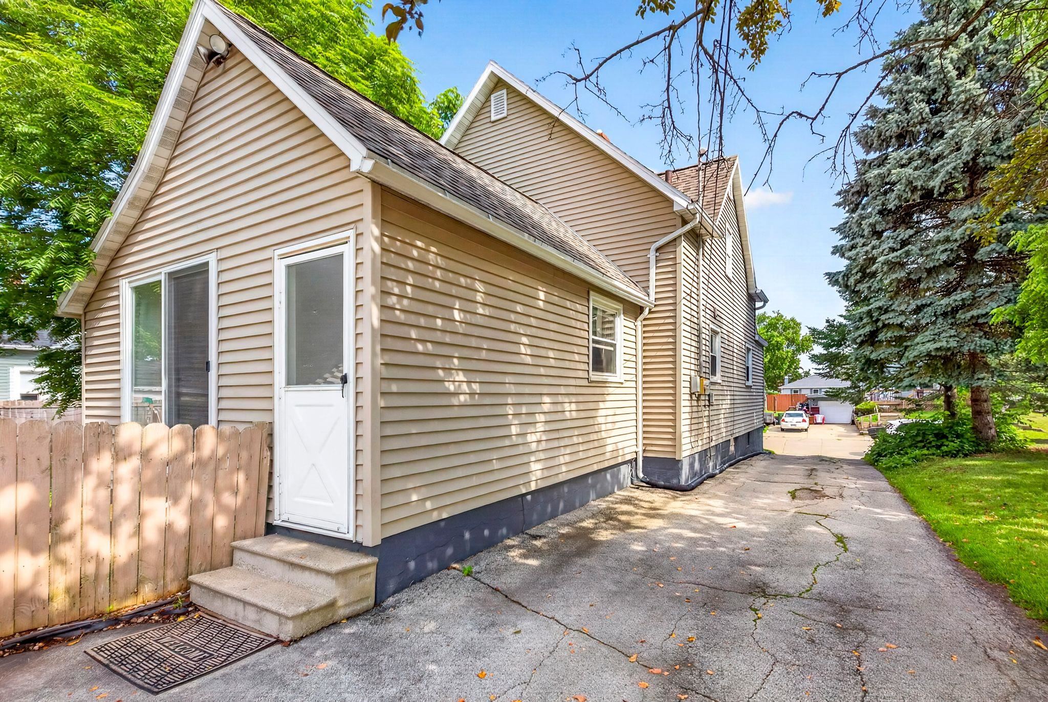 1013 E KIMBERLY Avenue