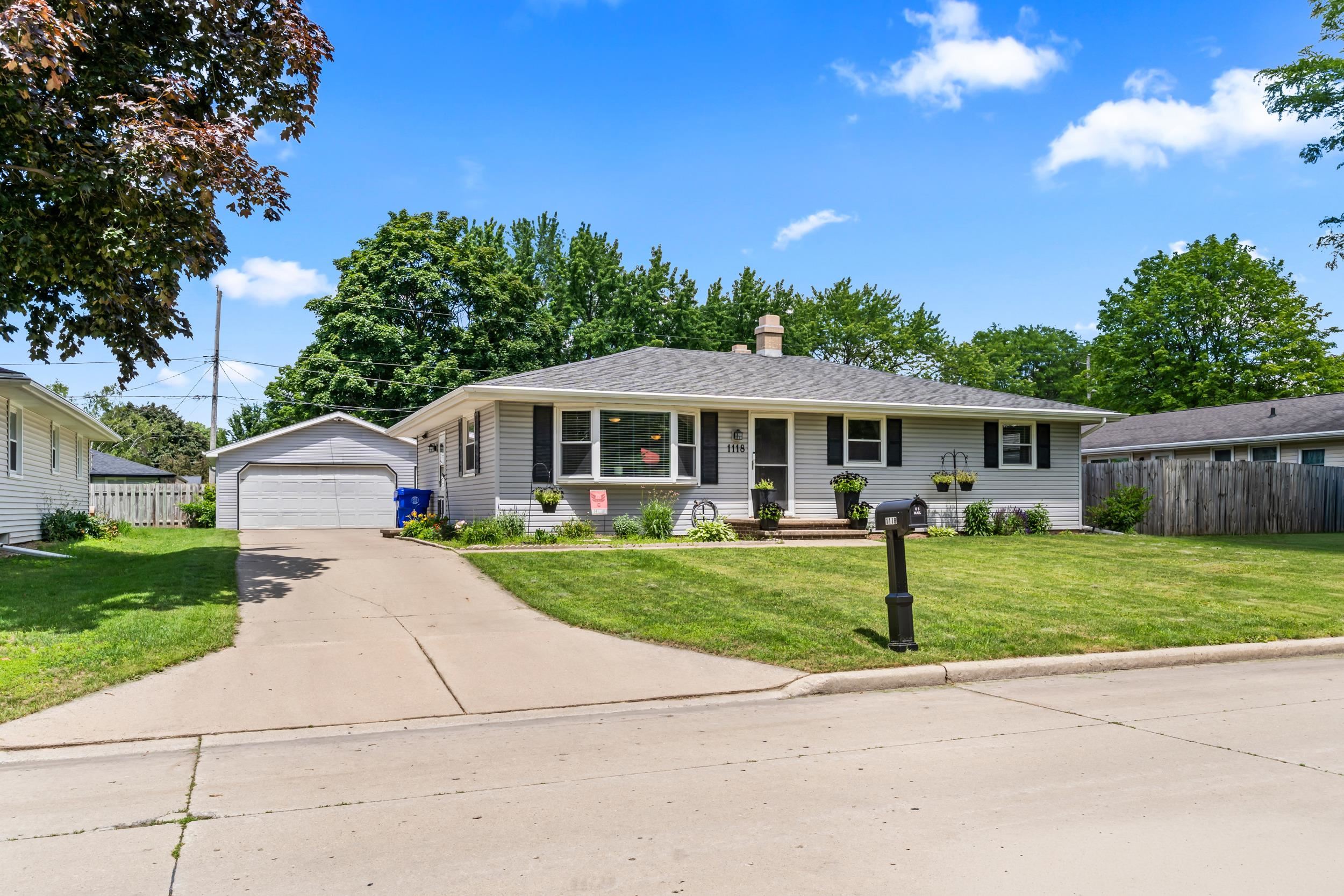 1118 E PARK HILLS Drive