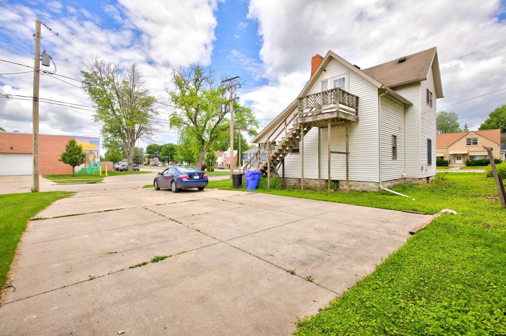 603 S MEMORIAL Drive