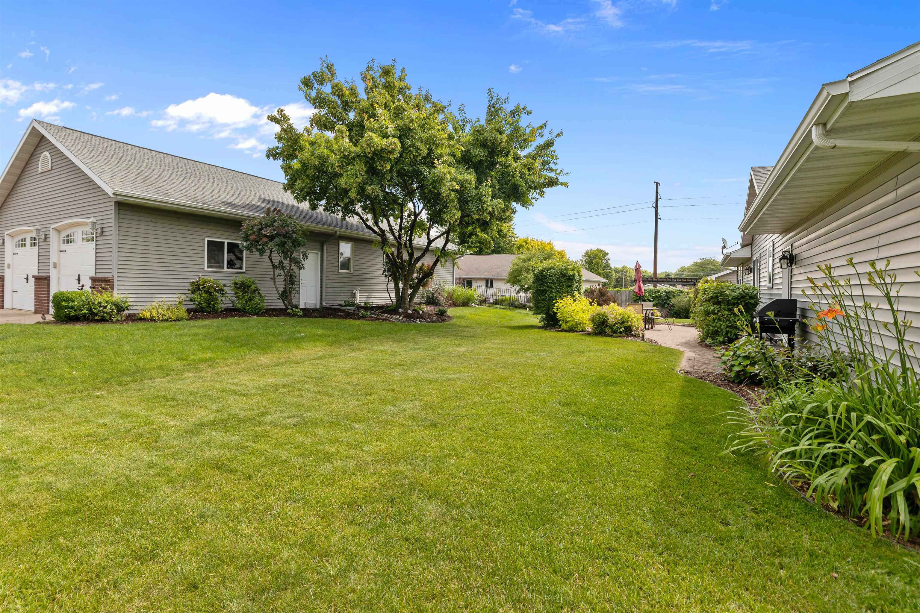 1140 GRASSY PLAINS Drive