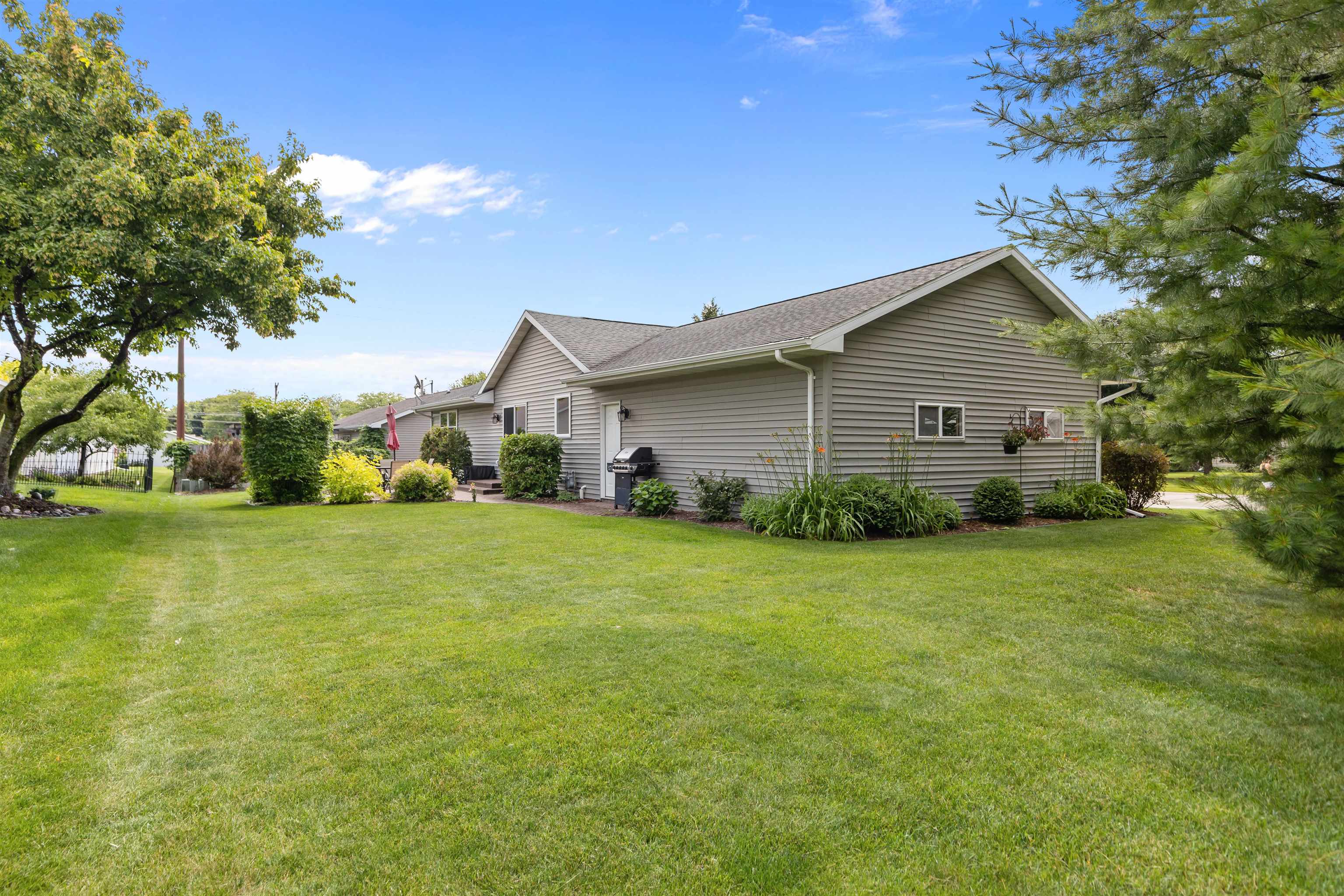 1140 GRASSY PLAINS Drive