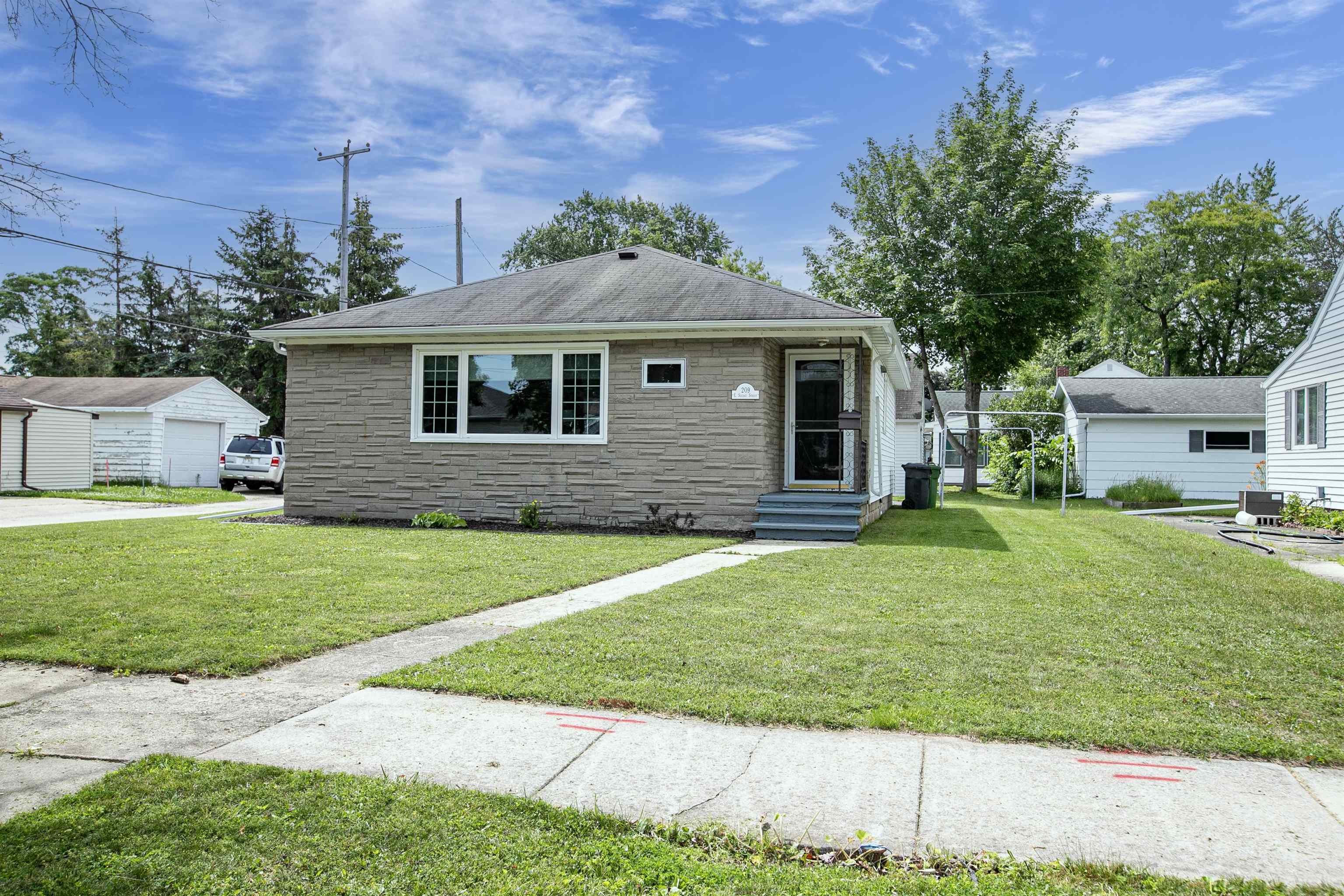 209 E 2ND Street