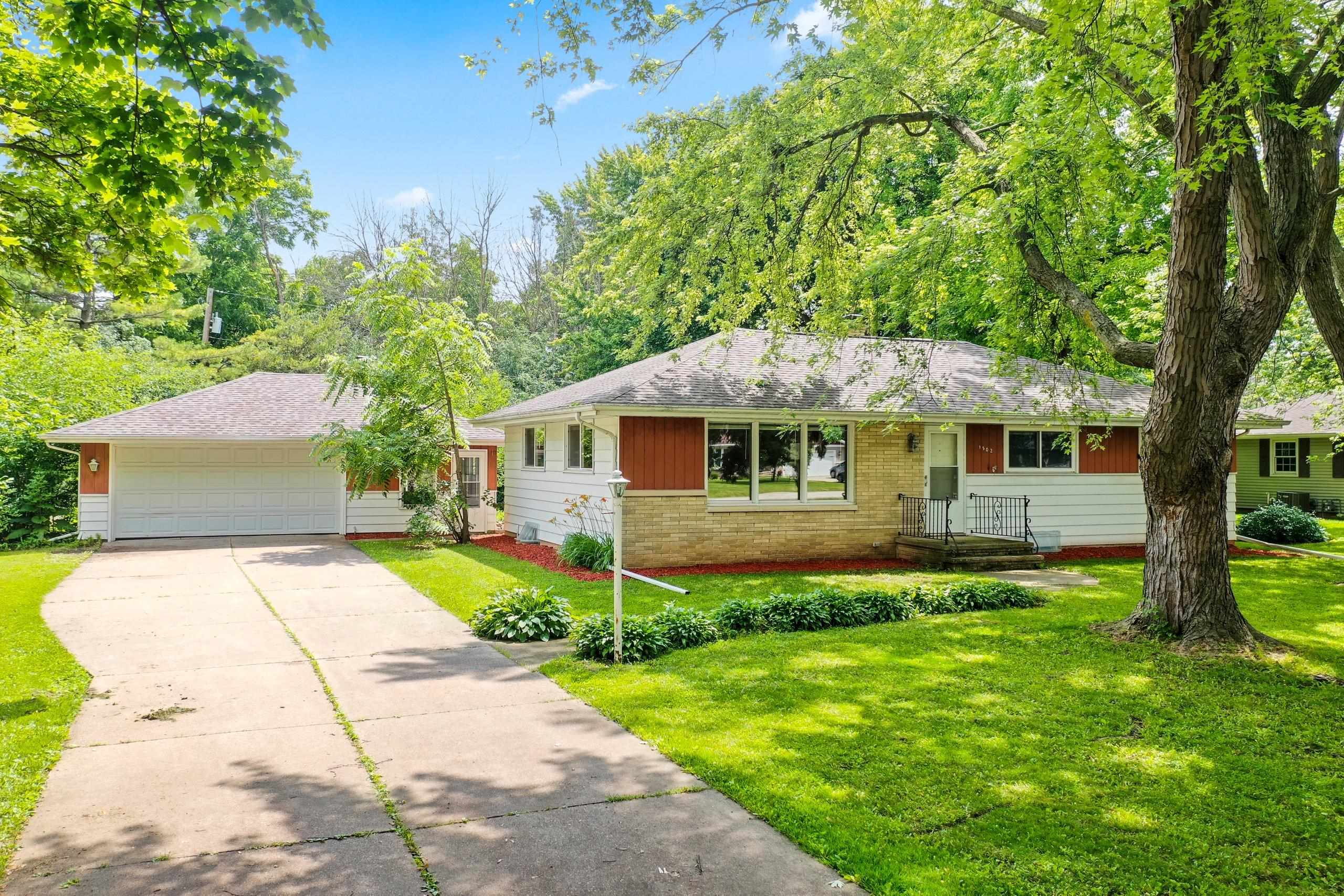 1502 S VAN DYKE Road